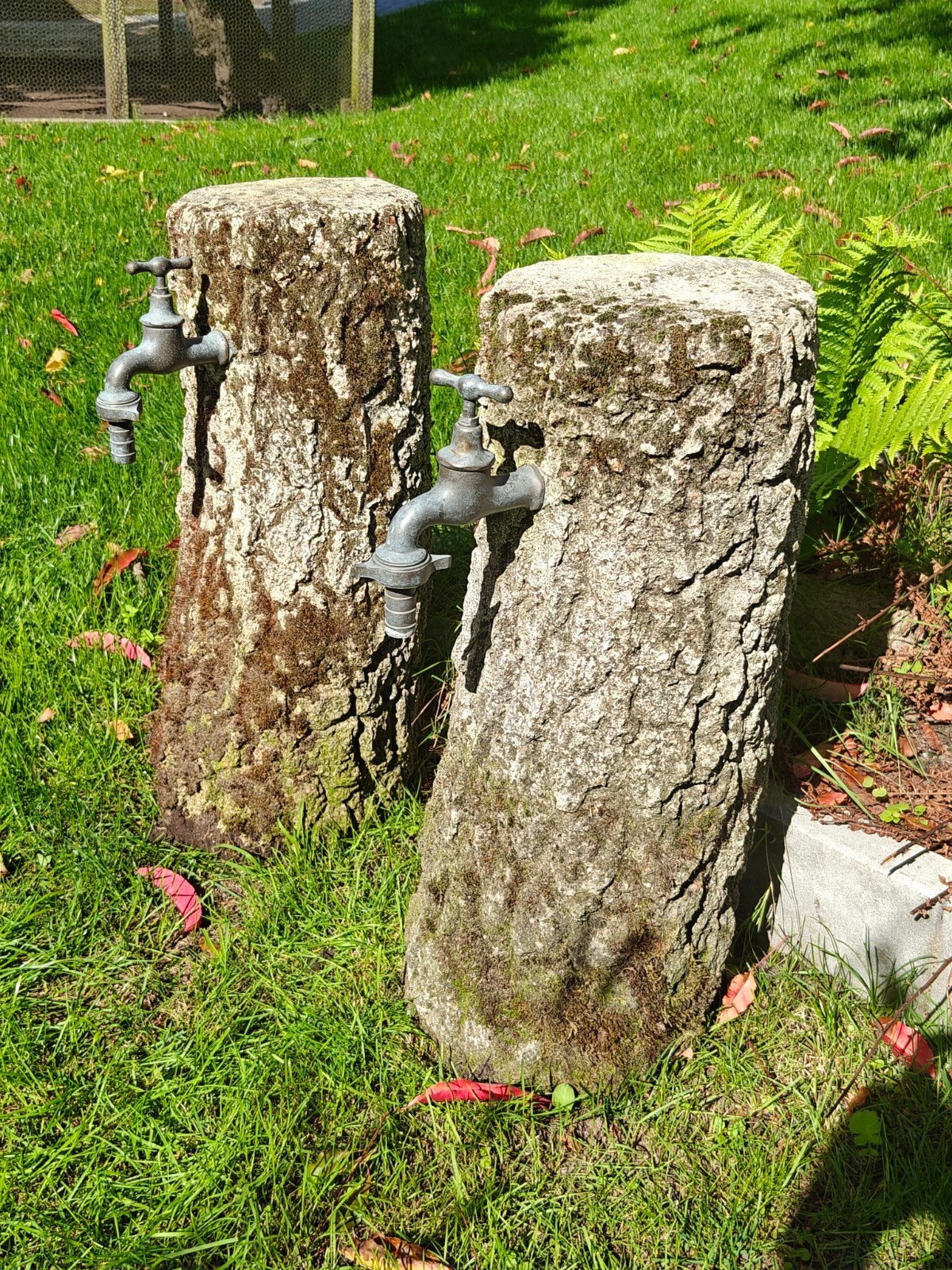 2x Decoratieve Waterzuilen van Gegoten Beton met Houten look, Ophalen, Gebruikt, Beton