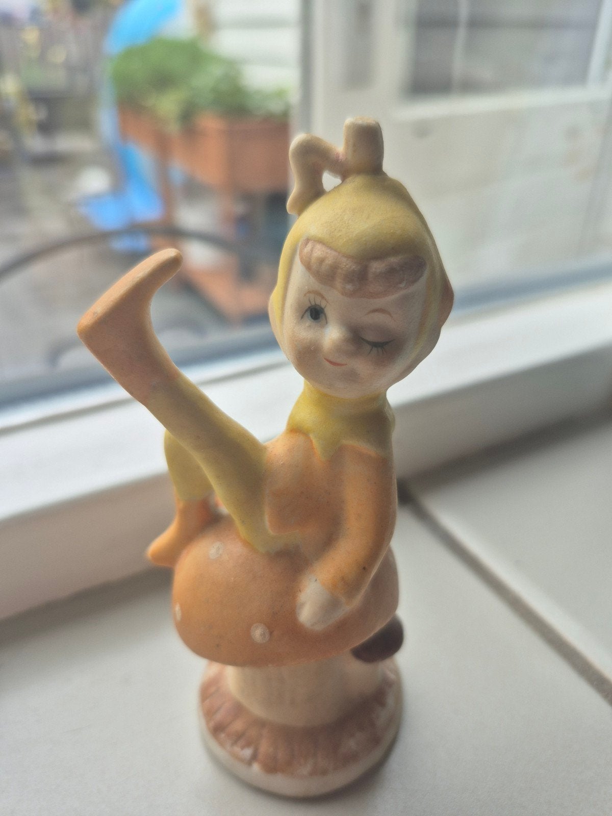 Vintage Elfje op Paddestoel Beeldje - Oogje Knipogend, Verzamelen, Poppetjes en Figuurtjes, Ophalen