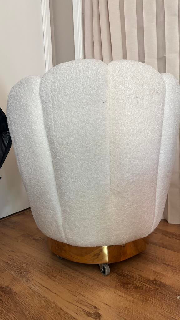 Laizy Chair - Teddy stof - Off White - Gouden onderstel, Huis en Inrichting, Fauteuils, Ophalen, Zo goed als nieuw, Overige materialen