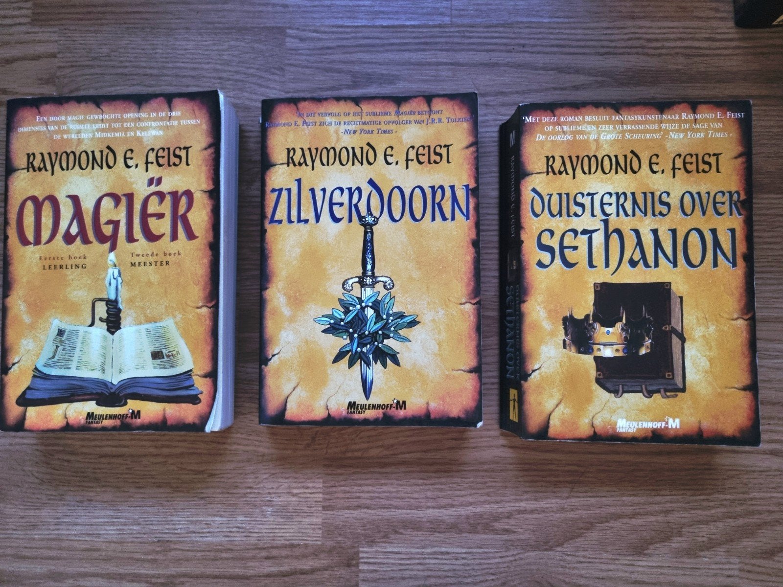 Raymond Feist - De Oorlog van de Grote Scheuring (3 boeken), Ophalen of Verzenden, Gelezen