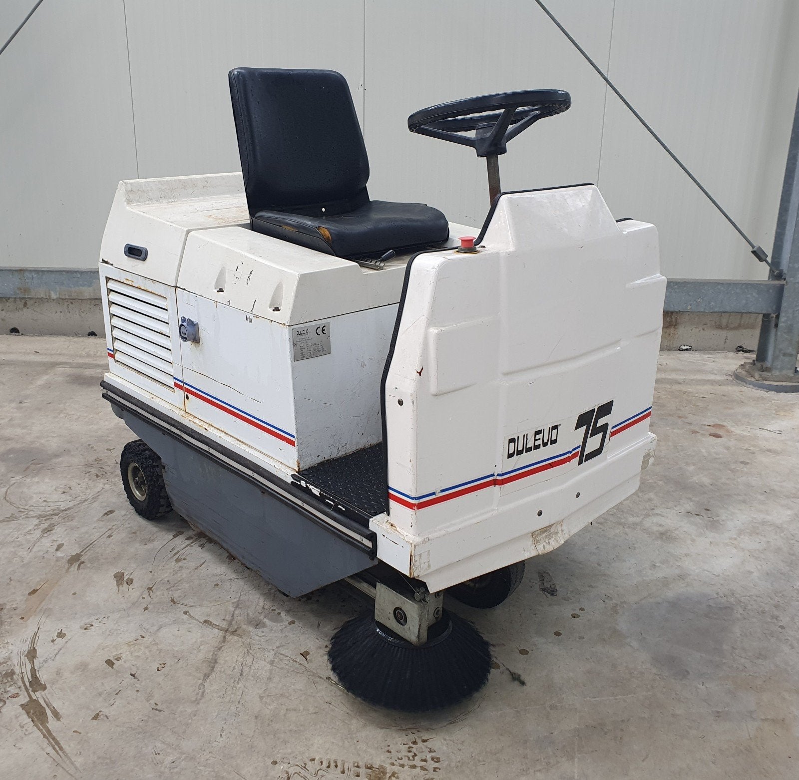 Veegmachine Dulevo 75 + Acculader, Ophalen, Gebruikt