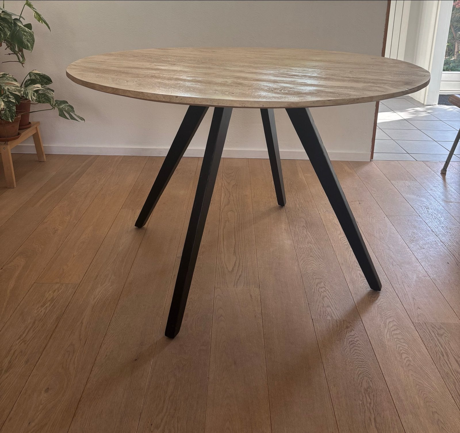 Ronde eettafel 120cm van mangohout met metalen poten, Huis en Inrichting, Tafels | Eettafels, 100 tot 150 cm, Rond, Ophalen of Verzenden