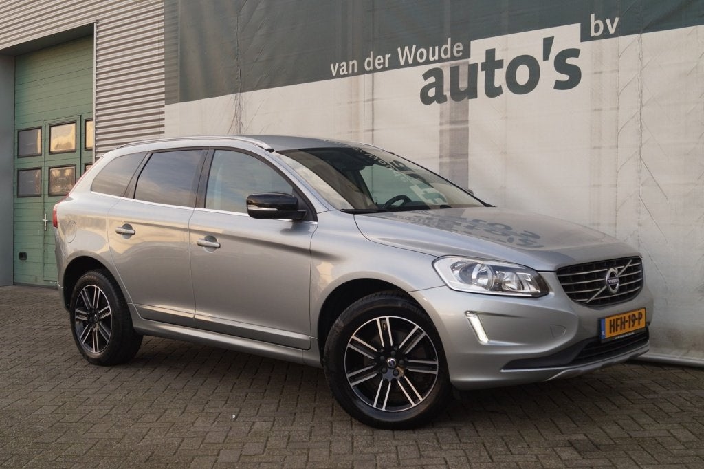Volvo XC60 2.0 D3 150pk Automaat Momentum -LEER-NAVI-, Dealer onderhouden, Euro 6, 4 cilinders, Bedrijf