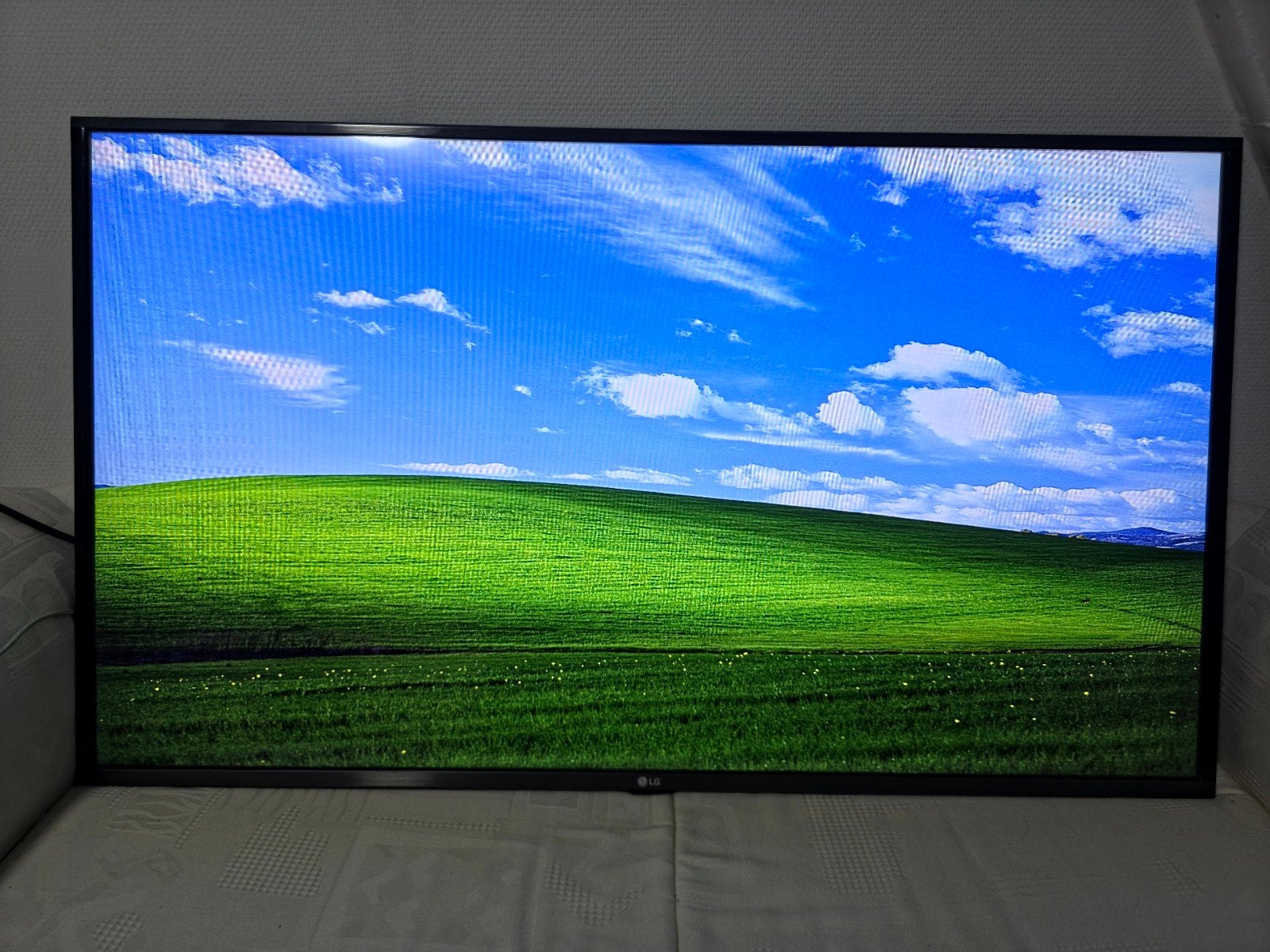 LG 49" Full HD Smart TV