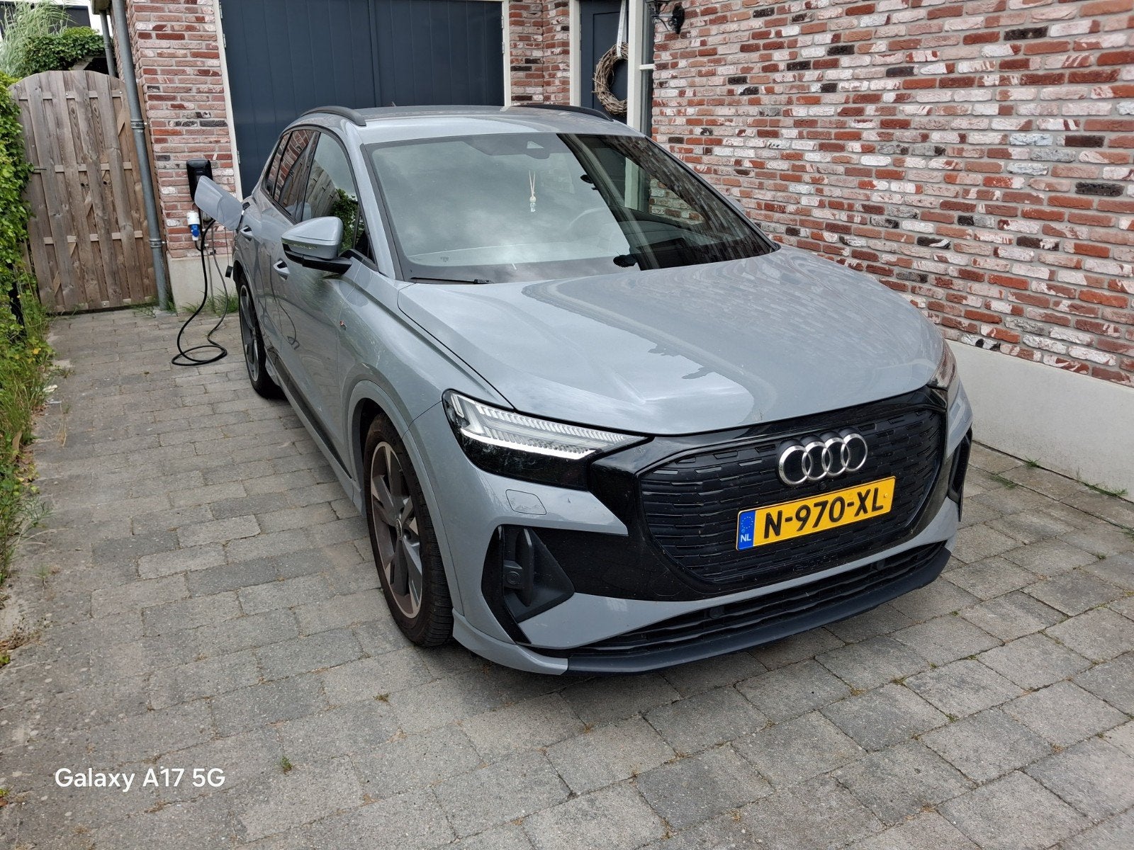 Audi Q4 E-tron S-Line 77kWh 204pk 2021 Grijs, Auto's, Audi, Particulier, Q4 e-tron, 360° camera, ABS, Achteruitrijcamera, Adaptieve lichten