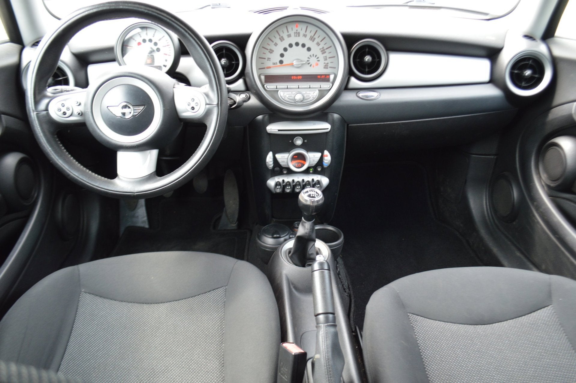 Mini 3-Deurs 1.4 95PK One APK, GARANTIE, AIRCO, PRIMA STAAT!, Auto's, Mini, Voorwielaandrijving, Stof, Gebruikt, 4 stoelen