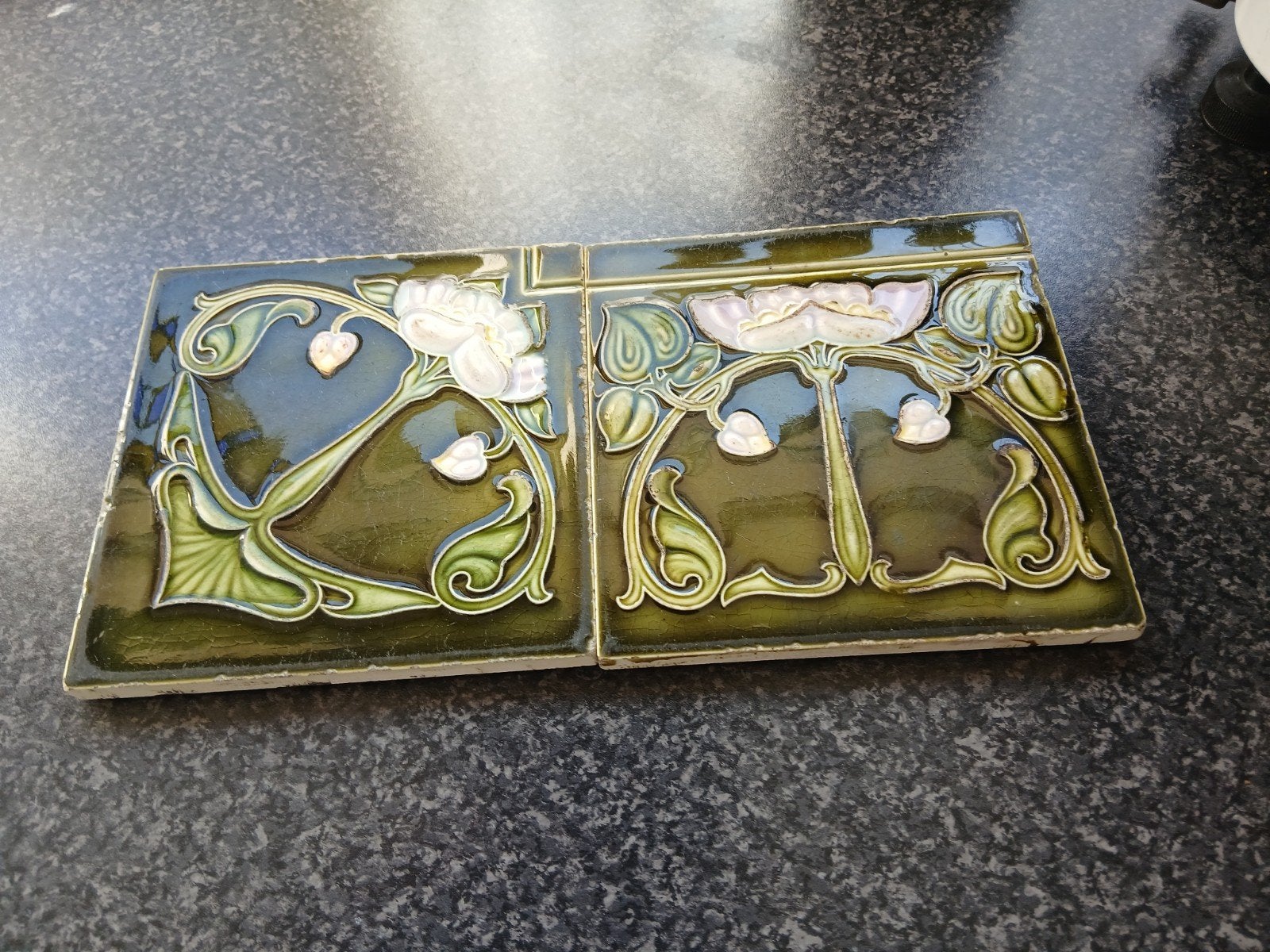 2 antieke wandtegels art nouveau Majolica, Ophalen of Verzenden
