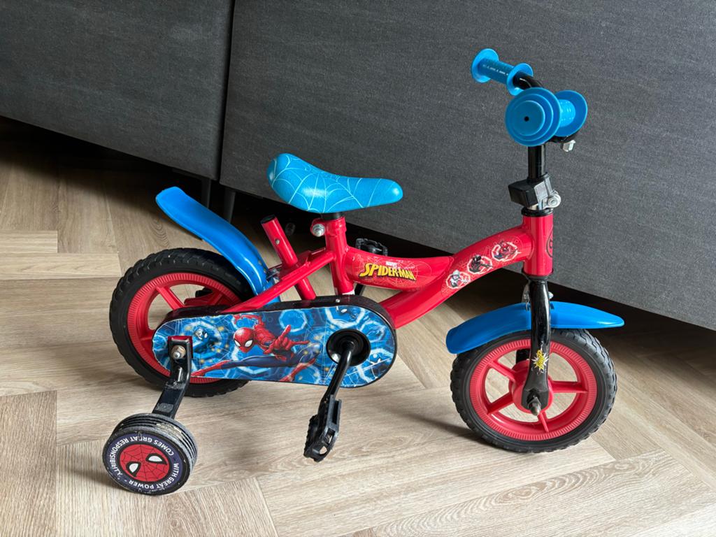 Spiderman kinderfiets met zijwieltjes, Fietsen en Brommers, Ophalen, Terugtraprem, Zijwieltjes, Gebruikt