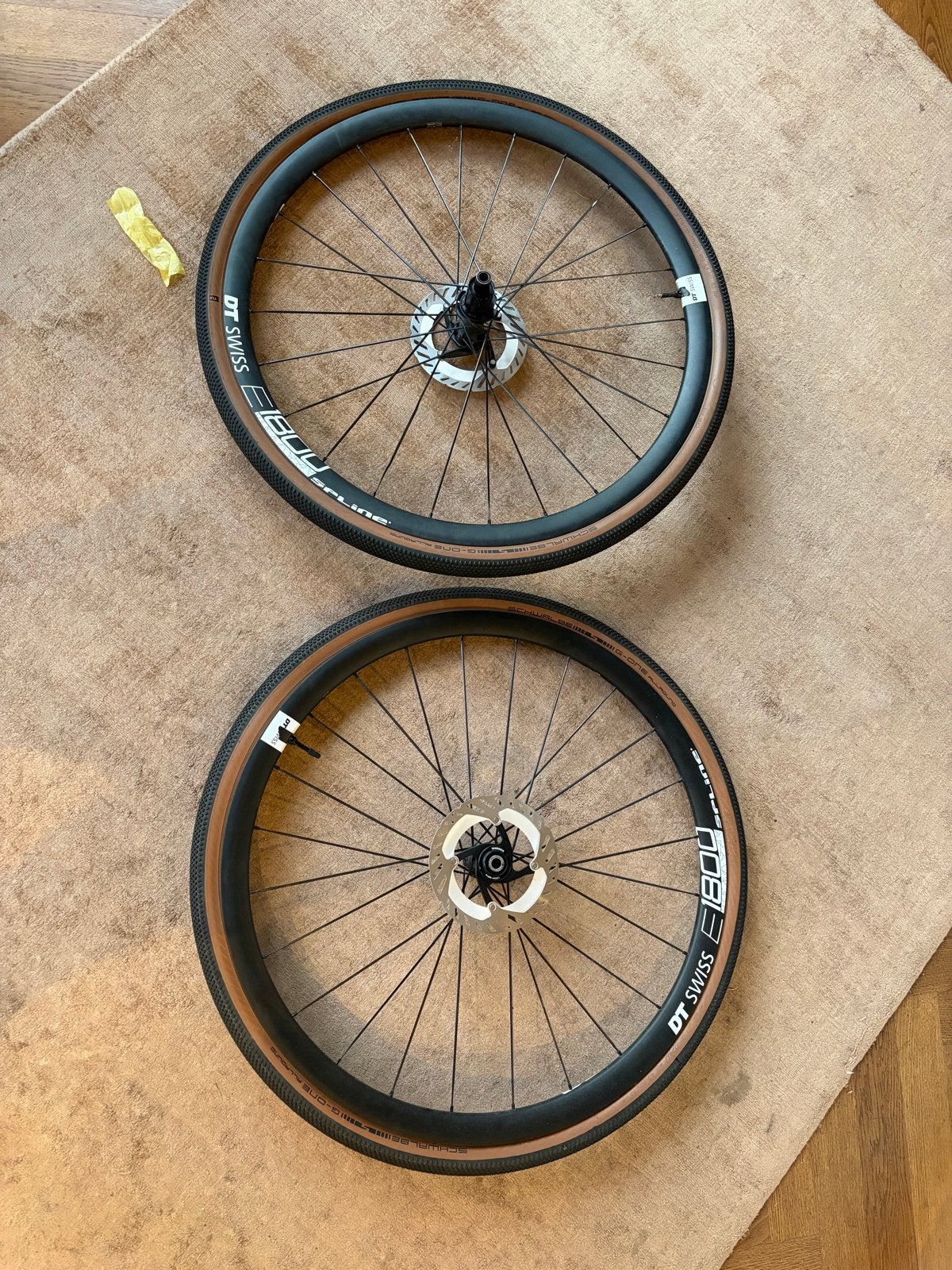 DT Swiss E1800 Spline wielen met Schwalbe G-One banden, Fietsen en Brommers, Fietsonderdelen, Zo goed als nieuw, Gravelbike, Aluminium