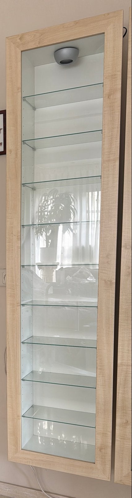 1 Bertby vitrinekast met 8 glasplaten, zgan, Huis en Inrichting, Ophalen, Minder dan 50 cm, Zo goed als nieuw, Minder dan 25 cm