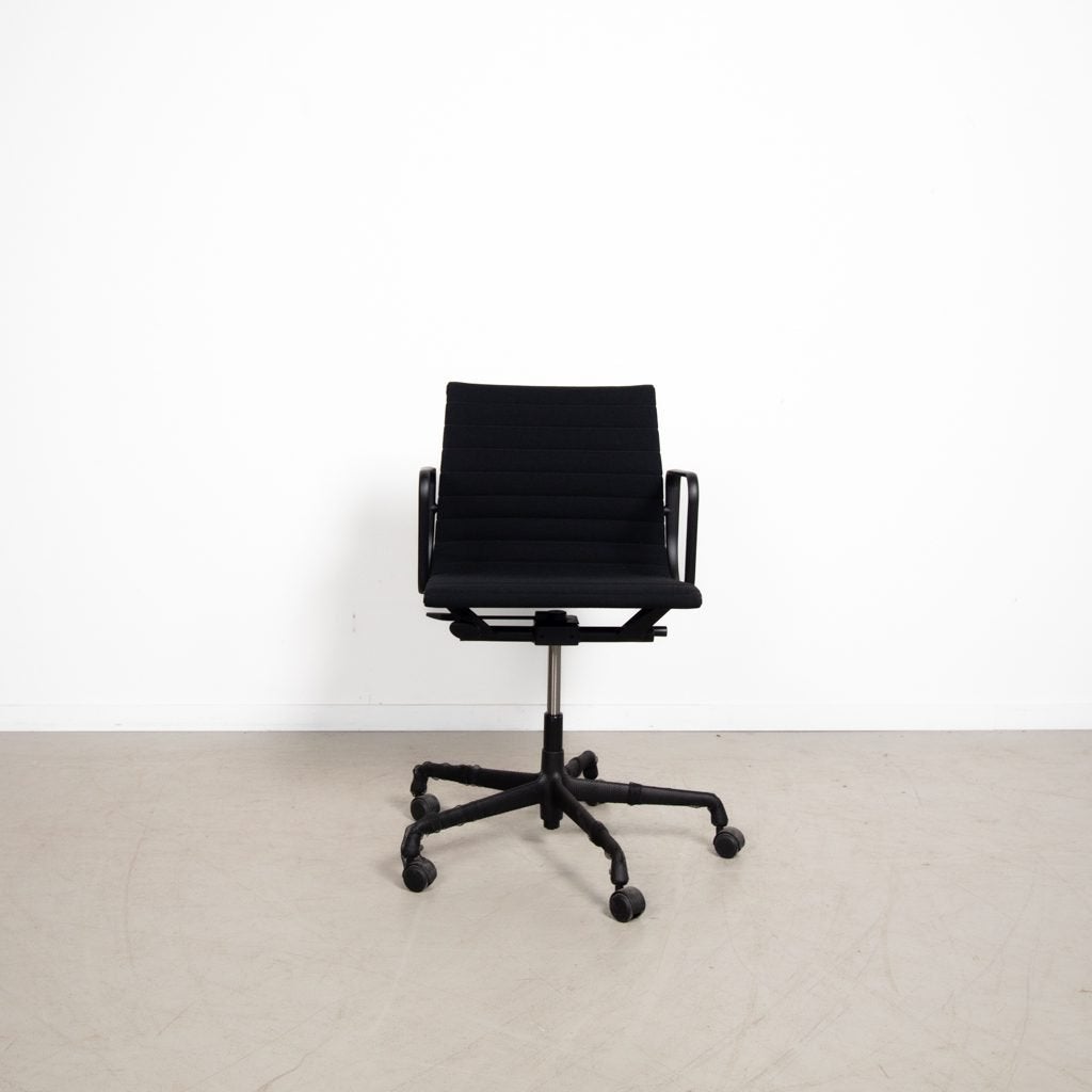 Vitra Eames EA 117 Bureaustoel Zwart Hopsak - Zwart, Niet ingevuld, Nieuw, Niet ingevuld, Niet ingevuld