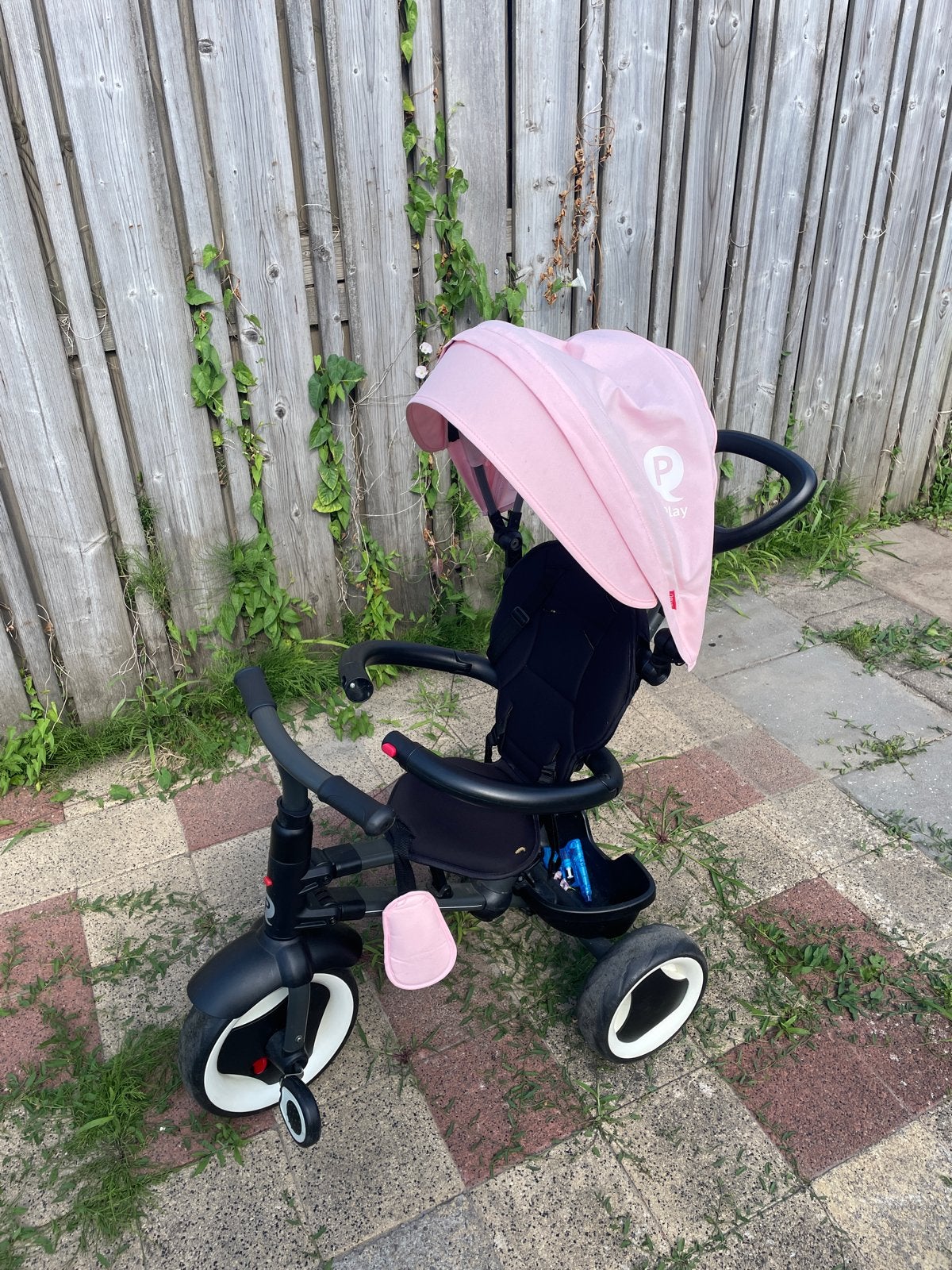 Roze driewieler met duwstang en verstelbare zitting, Ophalen, Zo goed als nieuw, Duwstang
