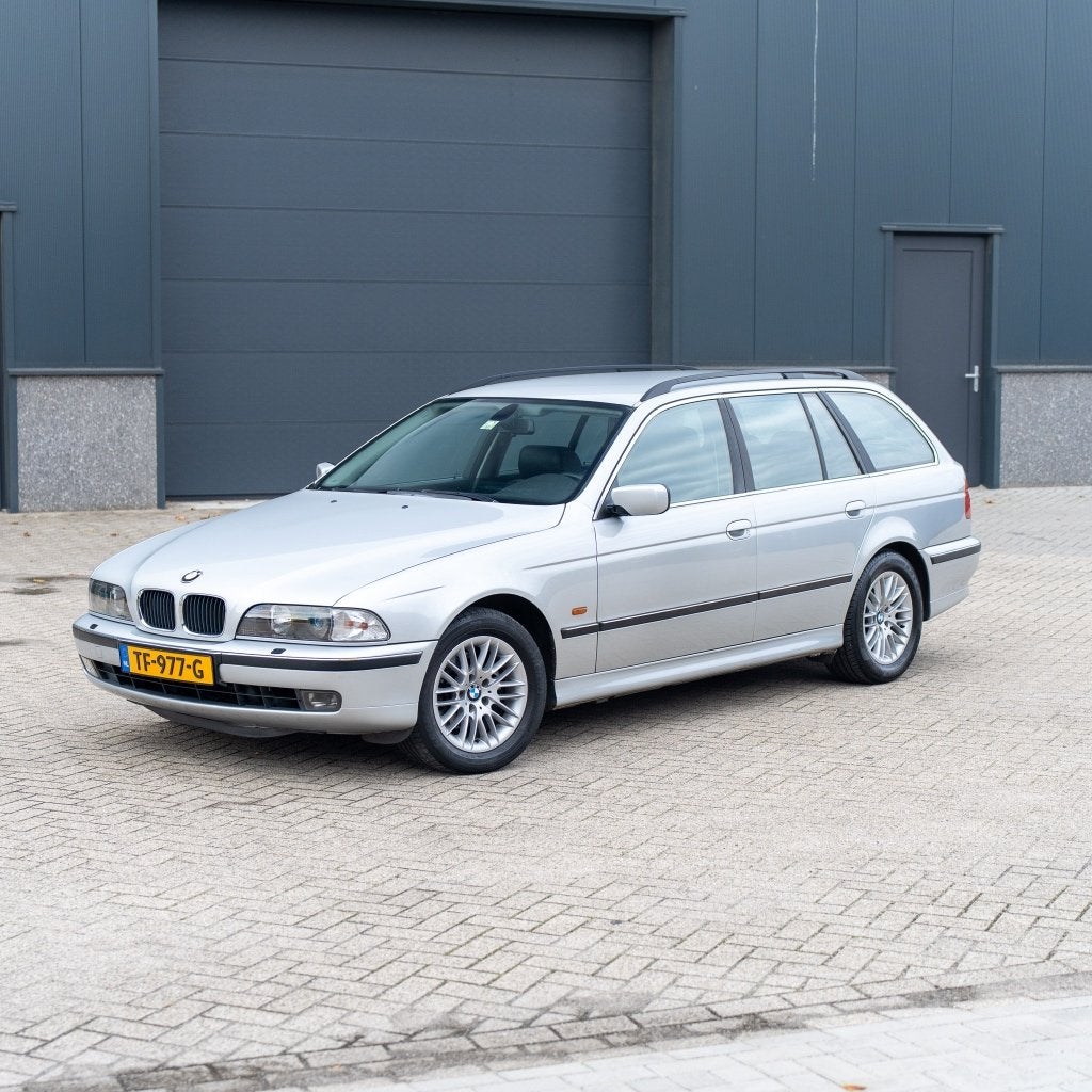 BMW E39 523i YOUNGTIMER | Xenon | Leder | Stoelverwarming, Auto's, Dealer onderhouden, Achterwielaandrijving, Zwart, 2494 cc