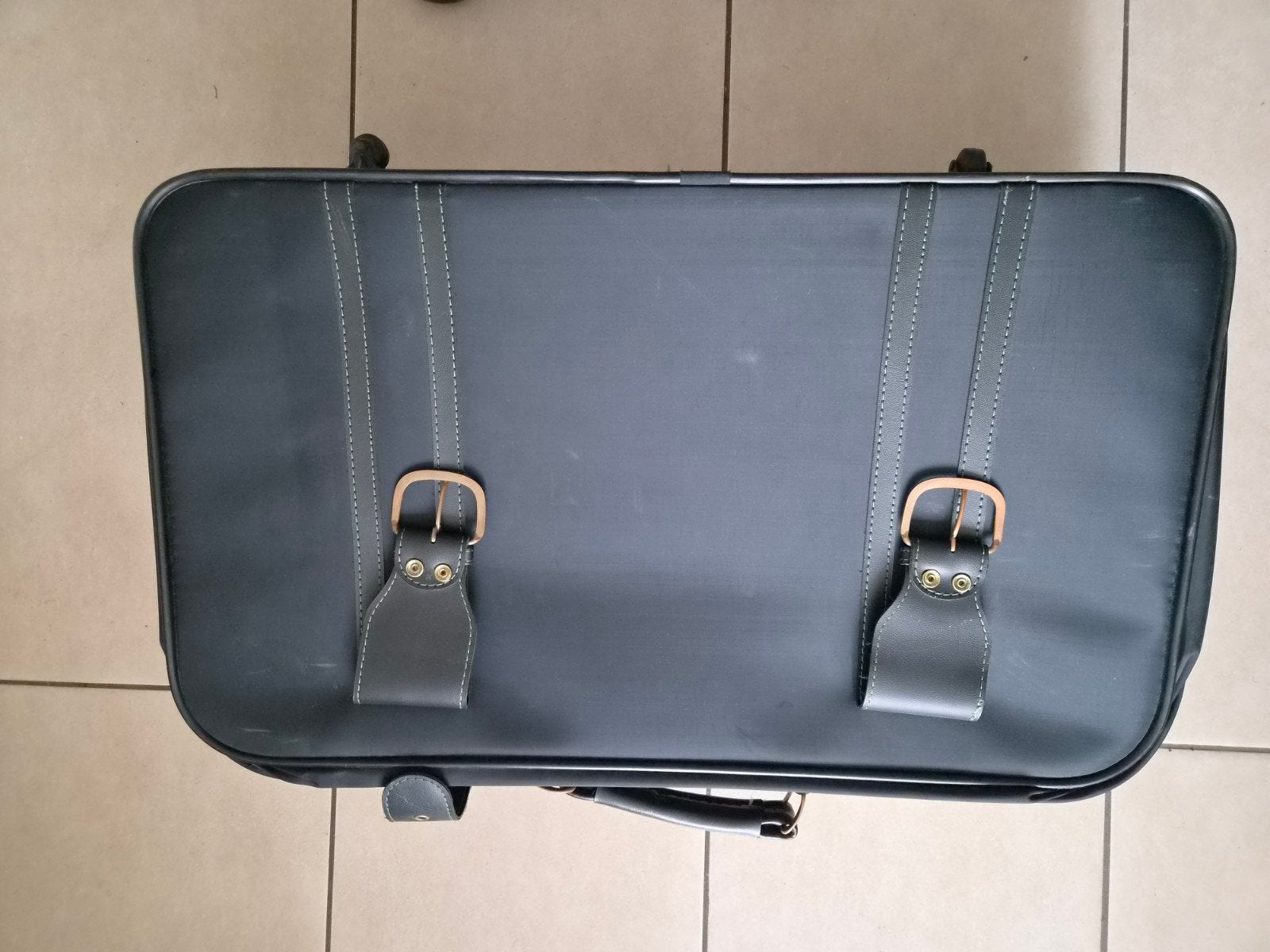 Vintage koffer met gespen en wieltjes, Overige materialen, Gebruikt, 35 tot 45 cm, Wieltjes
