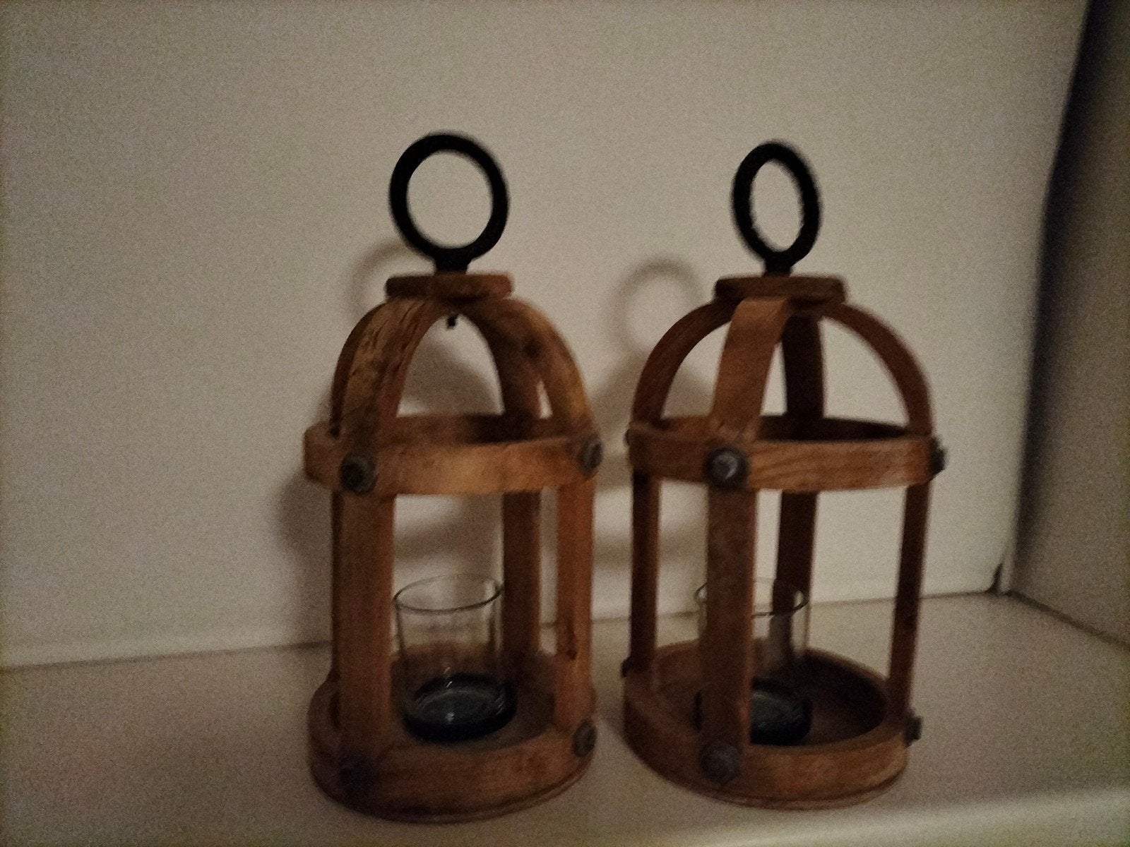 Houten lantaarn met metalen handvat, Huis en Inrichting, Woonaccessoires | Kandelaars en Kaarsen, Gebruikt, Ophalen of Verzenden