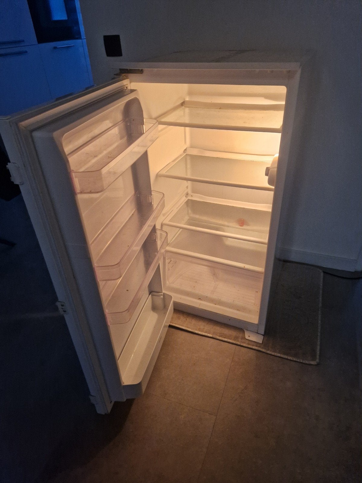 Compacte koelkast - Ideaal voor kleine ruimtes, Minder dan 75 liter, 45 tot 60 cm, Ophalen, 85 tot 120 cm