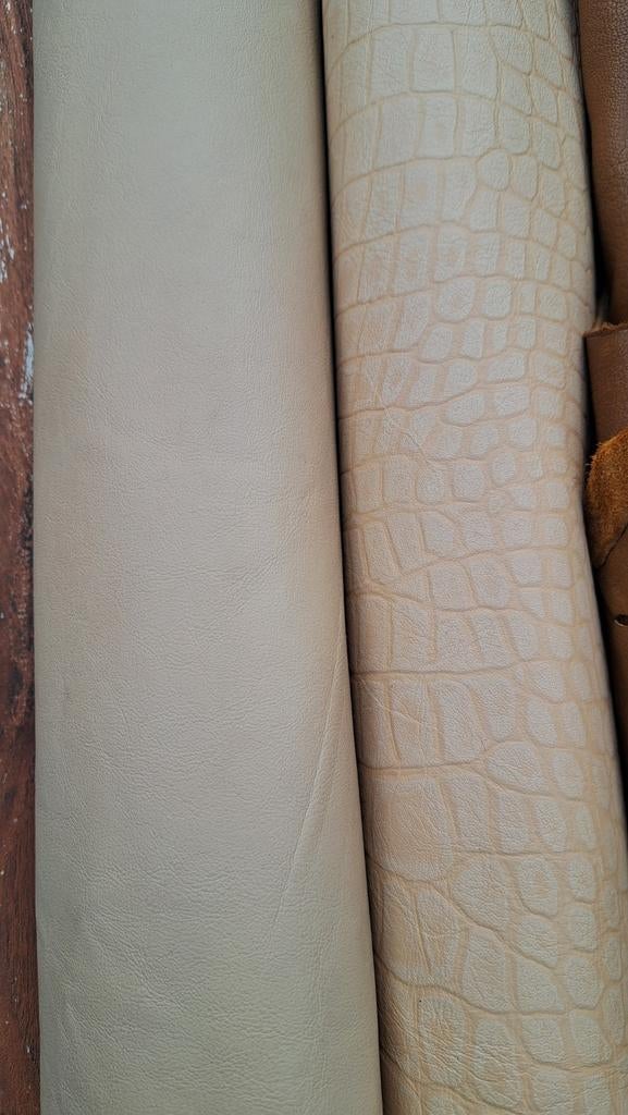 Koeienhuid Leer: Glad en Reliëf - Beige/Lichtbruin, Gebruikt, 120 cm of meer, Beige, Leer of Kunstleer