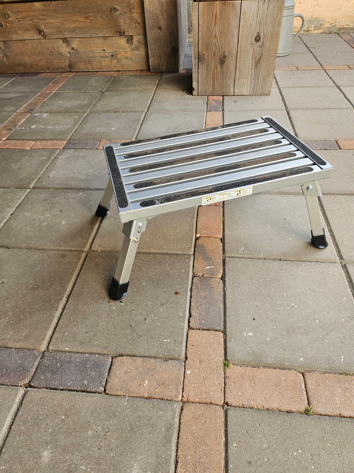 Opvouwbaar aluminium opstapje voor caravan of camper, Ophalen