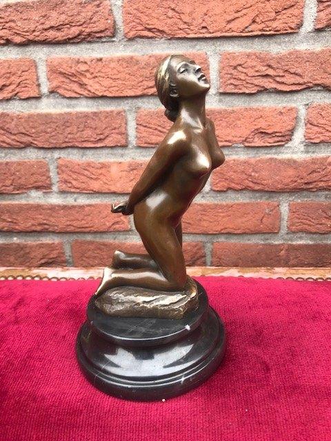 bronzen beeld, knielend naakt, Ophalen of Verzenden, Brons, Beeld, Vrouw
