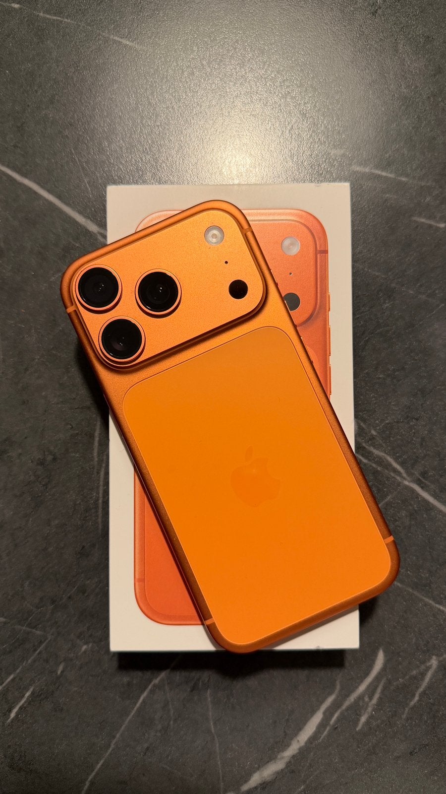 Apple iPhone 17 Pro 256 Gb - Cosmic Orange, Telecommunicatie, Gebruikt, Zwart, IPhone 17 Pro, 93 %