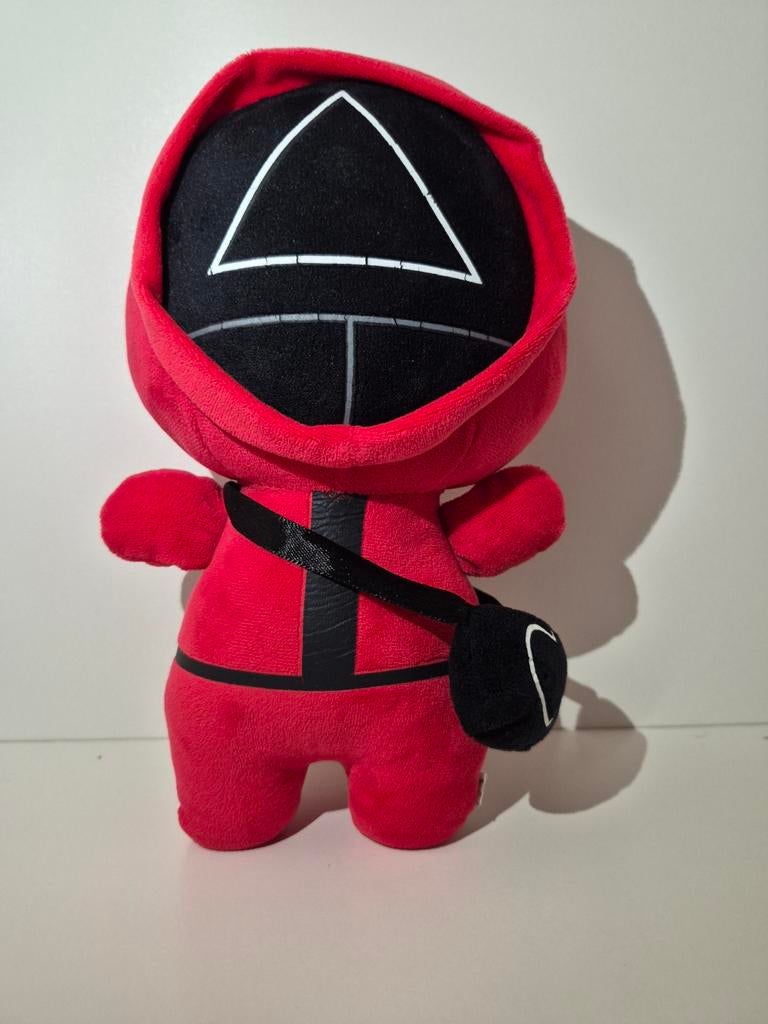 Squid Game Knuffel - Rood met Driehoek Masker - 26x16 cm, Kinderen en Baby's, Speelgoed | Knuffels en Pluche, Overige merken, Overige karakters