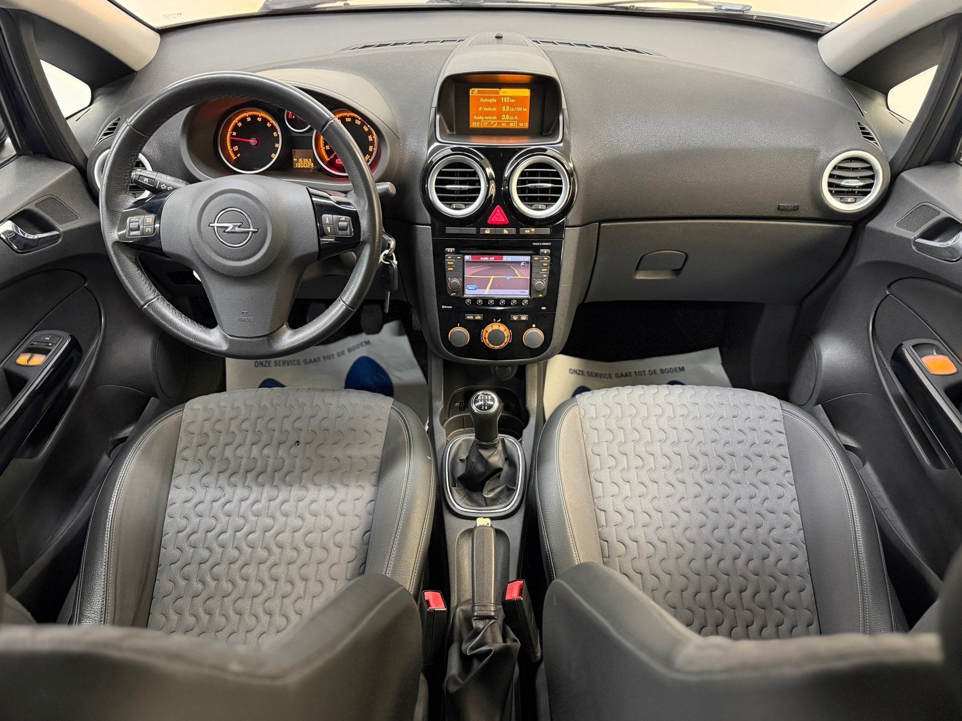 Foto 20 van Opel Corsa 1.4-16V Cosmo Navi Cruise NL Auto