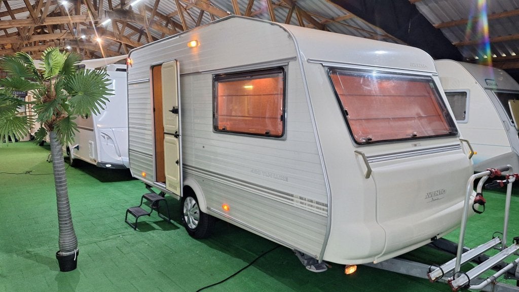 Avento Premier 420 TLH Fietsendrager/Zeer netjes, Caravans en Kamperen, Caravans, Overige typen, A.G. Bellstraat 4 7903 AD Hoogeveen
