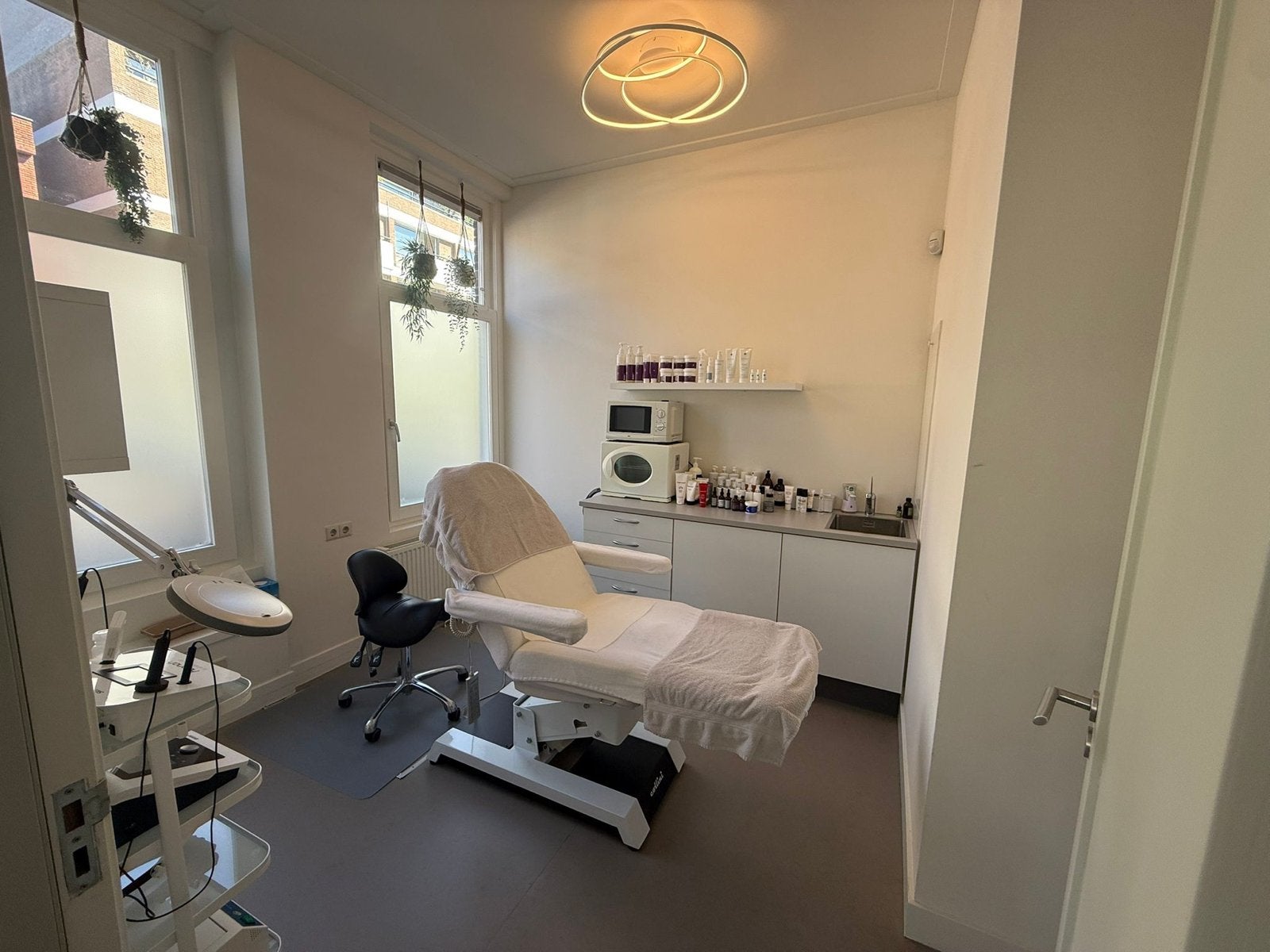 Mooie praktijkruimte/behandelruimte te huur, Diensten en Vakmensen