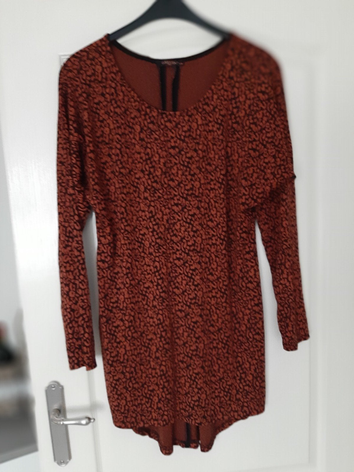 Nieuwe Sportieve Jurk in Brique-Zwart Maat M, Kleding | Dames, Maat 38/40 (M), Overige kleuren, Nieuw, Ophalen of Verzenden