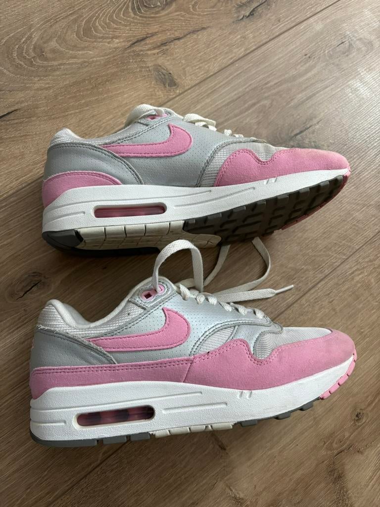 Nike air damesschoenen maat 39, Kleding | Dames, Schoenen, Wit, Ophalen of Verzenden, Sneakers of Gympen, Zo goed als nieuw