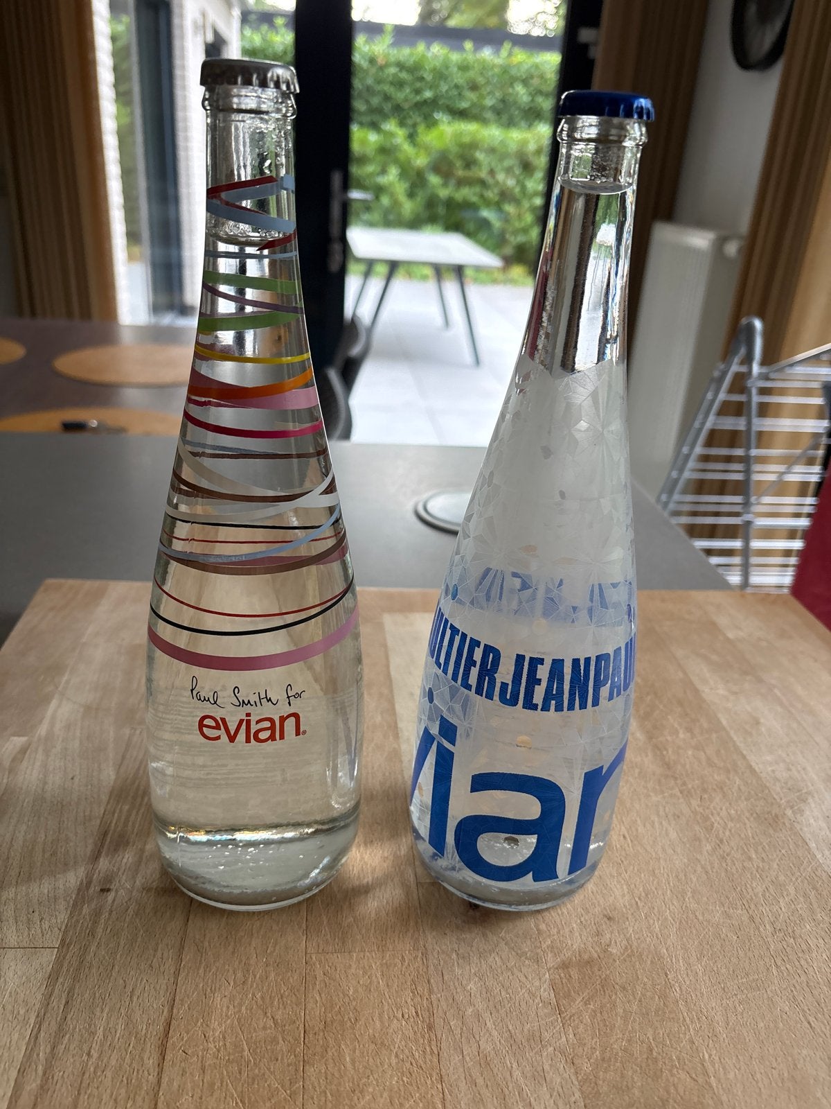 Evian Paul Smith & Jean Paul Gaultier design flessen, Ophalen