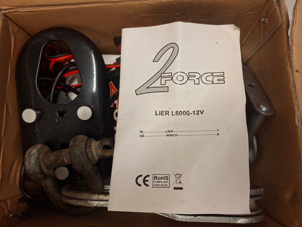 2Force Lier L6000 12V - 900KG Trekkracht, Doe-het-zelf en Verbouw, Lieren en Takels, Ophalen of Verzenden, Zo goed als nieuw