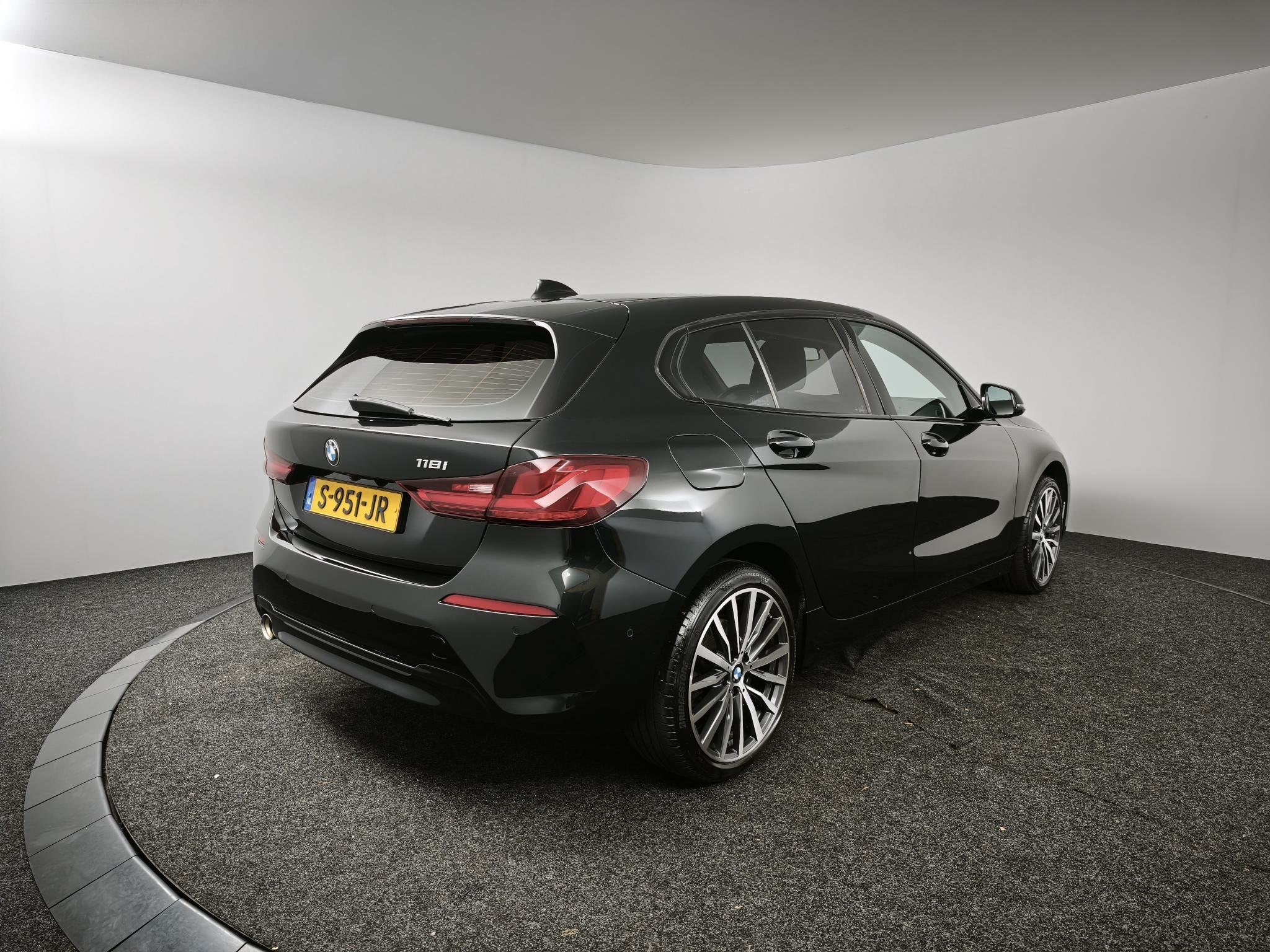 BMW 1-serie 118i Business Edition | Leder | Stoelverwarming, 136 pk, Gebruikt, Zwart, Bedrijf