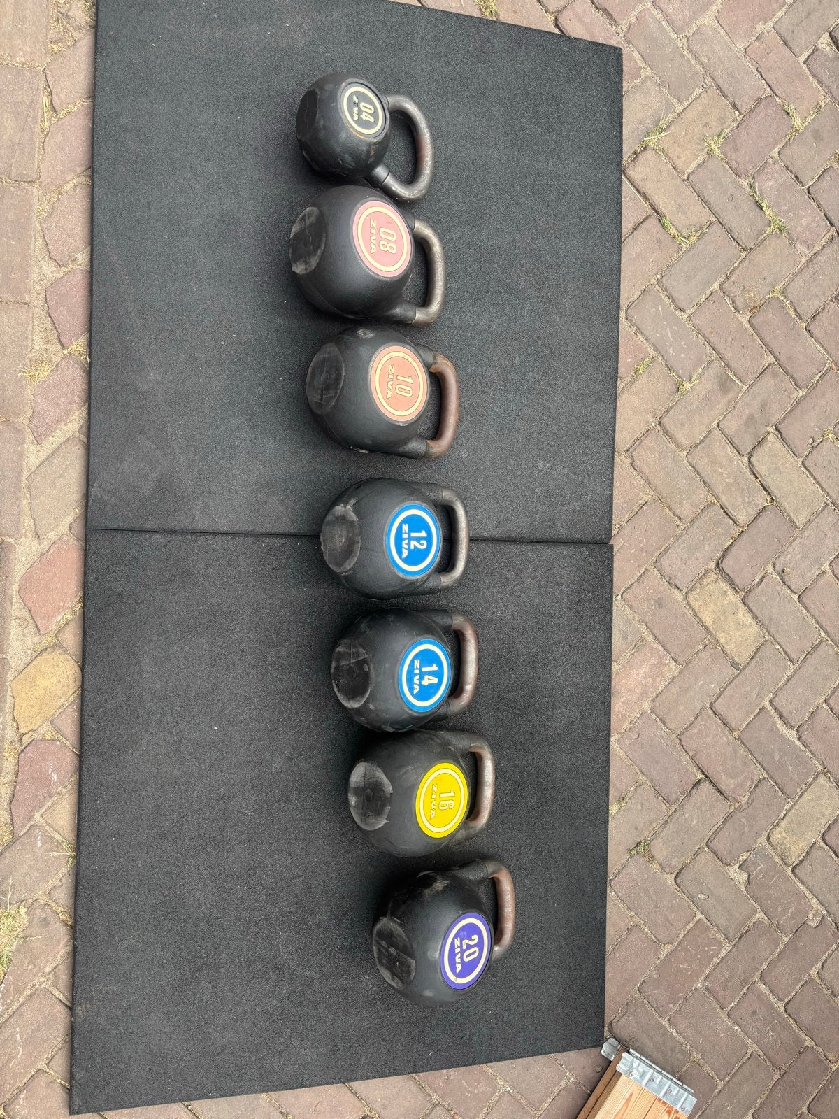 Ziva PU Kettlebellset (4, 8, 10, 12, 14, 16, 20 , 24 kg), Gebruikt, Ziva, Armen, Ziva