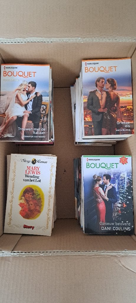 Doos bouquet ed romannetjes, Boeken, Ophalen, Gelezen