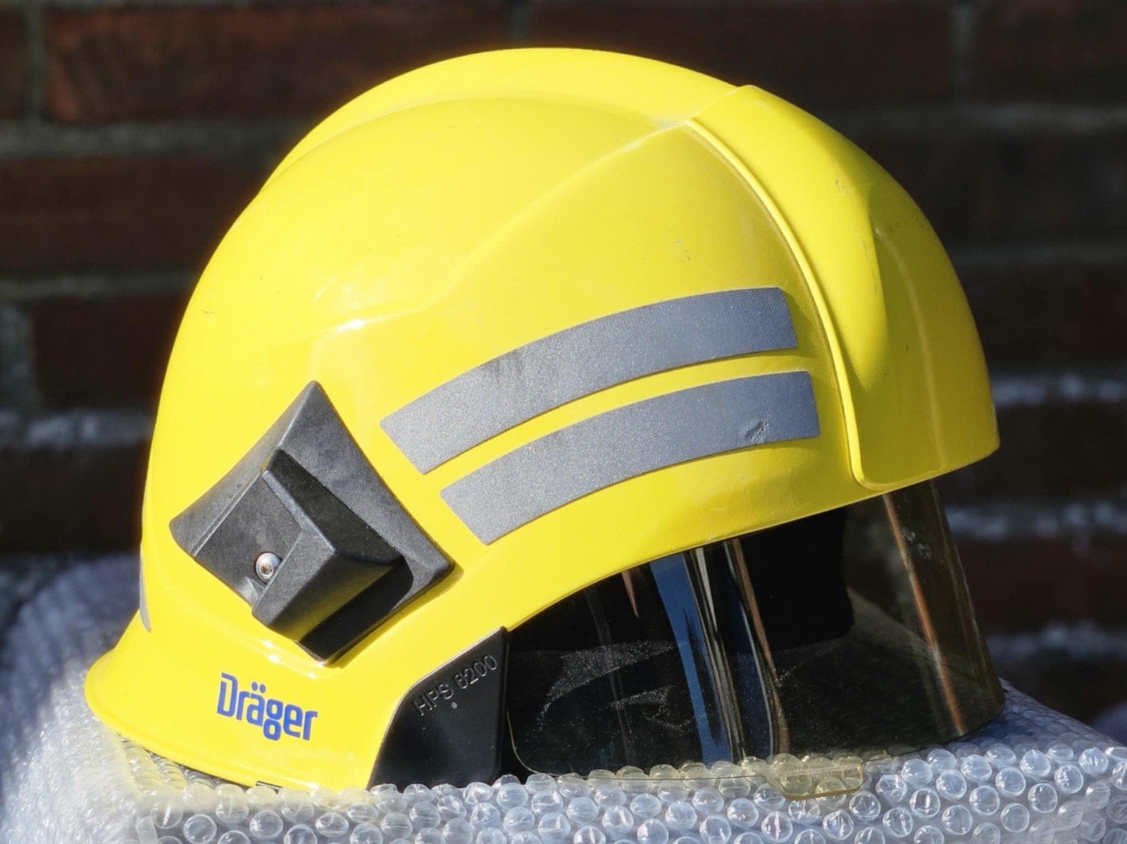 brandweerhelm brandweer Dräger HPS6200, Ophalen of Verzenden, Landmacht, Nederland, Embleem of Badge