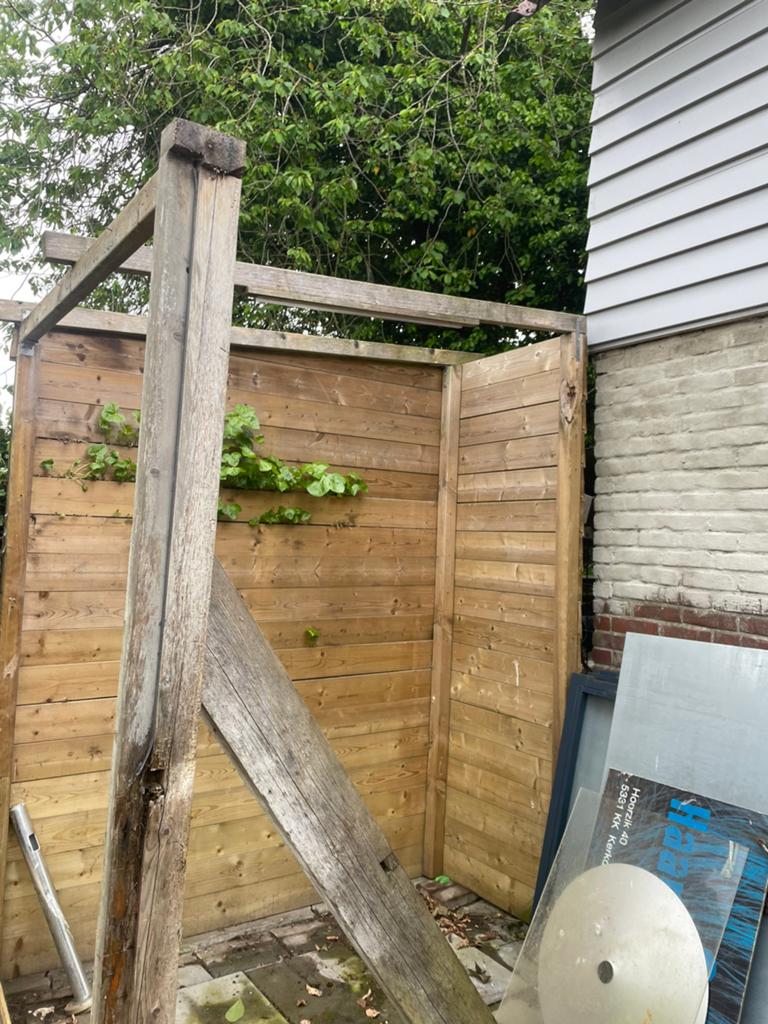 Gebruikte schutting of schuurplanken. Gratis. Zie foto’s, Tuin en Terras, Schuttingen, Ophalen, Hout, Minder dan 3 meter, 1 tot 2 meter