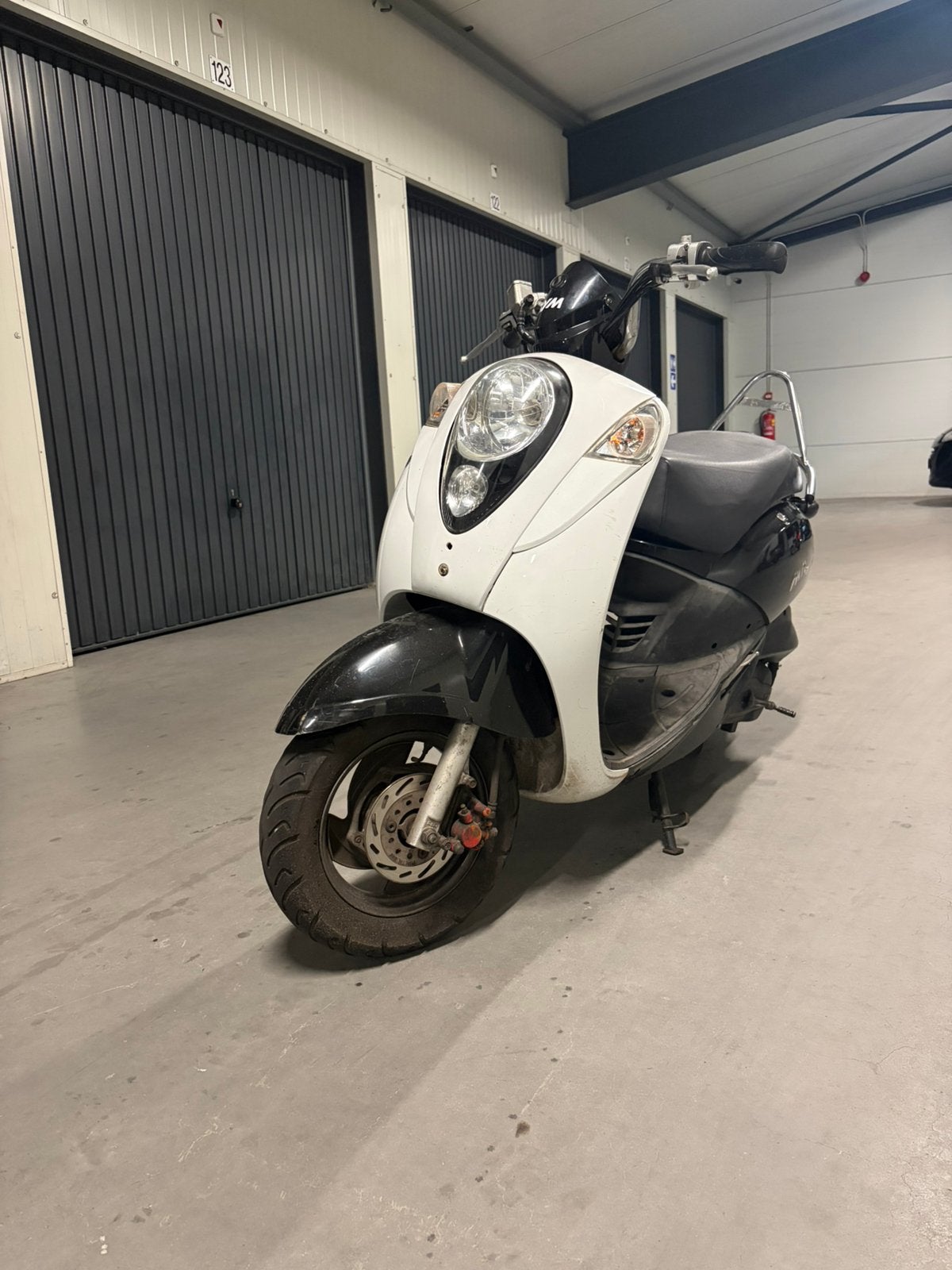 Sym Mio 50cc brom, Fietsen en Brommers, Ophalen of Verzenden, Zo goed als nieuw, Benzine, Mio