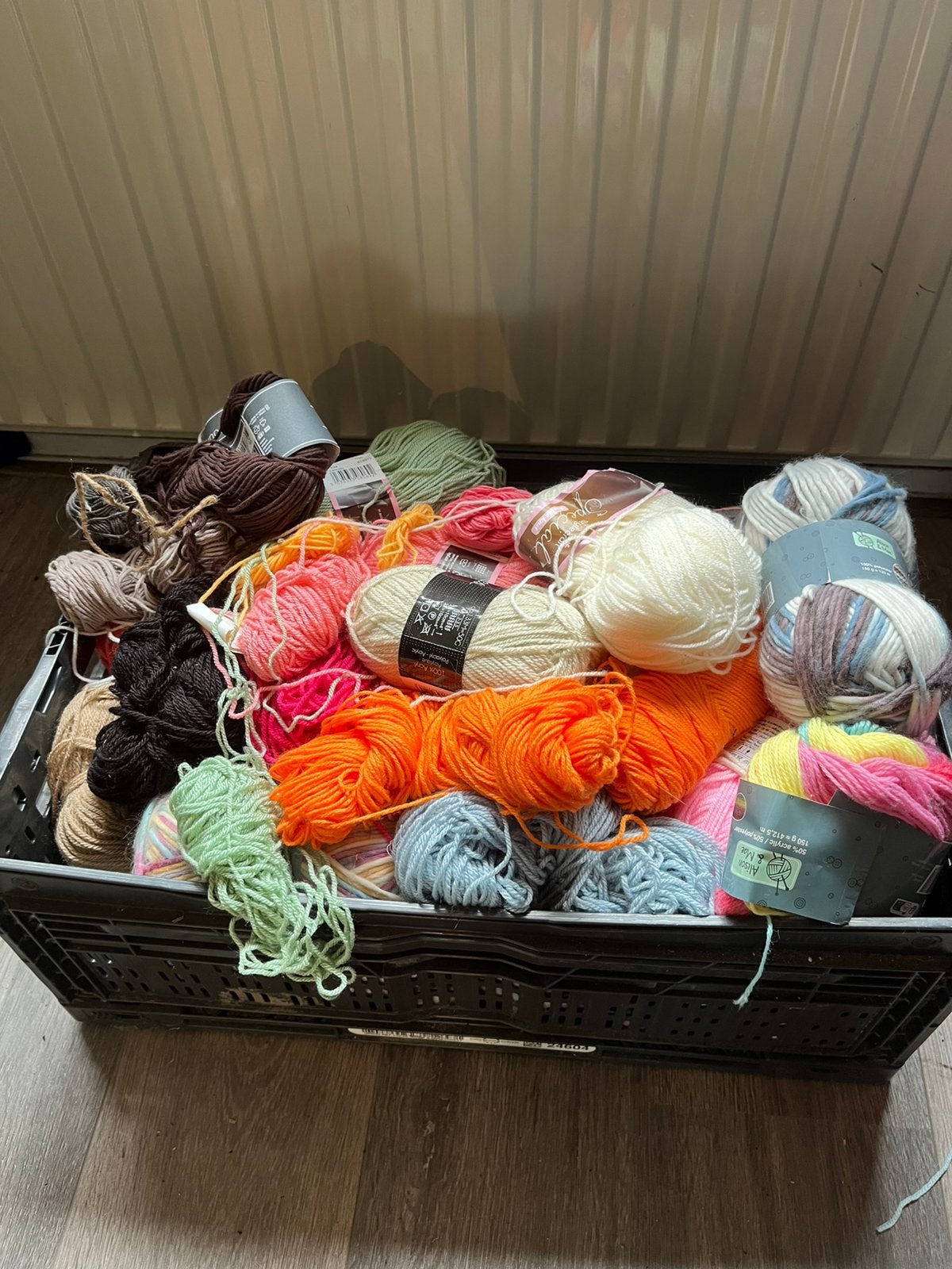 Gratis resten en nieuwe bollen wol, Hobby en Vrije tijd, Breien en Haken, Ophalen, Breien of Haken, Wol of Garen