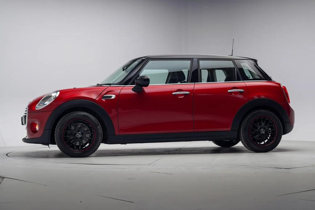 MINI Cooper 1.5 Cooper Business Aut. [ Navi Cruise Airco ], 136 pk, Gebruikt, 49 €/maand, Origineel Nederlands