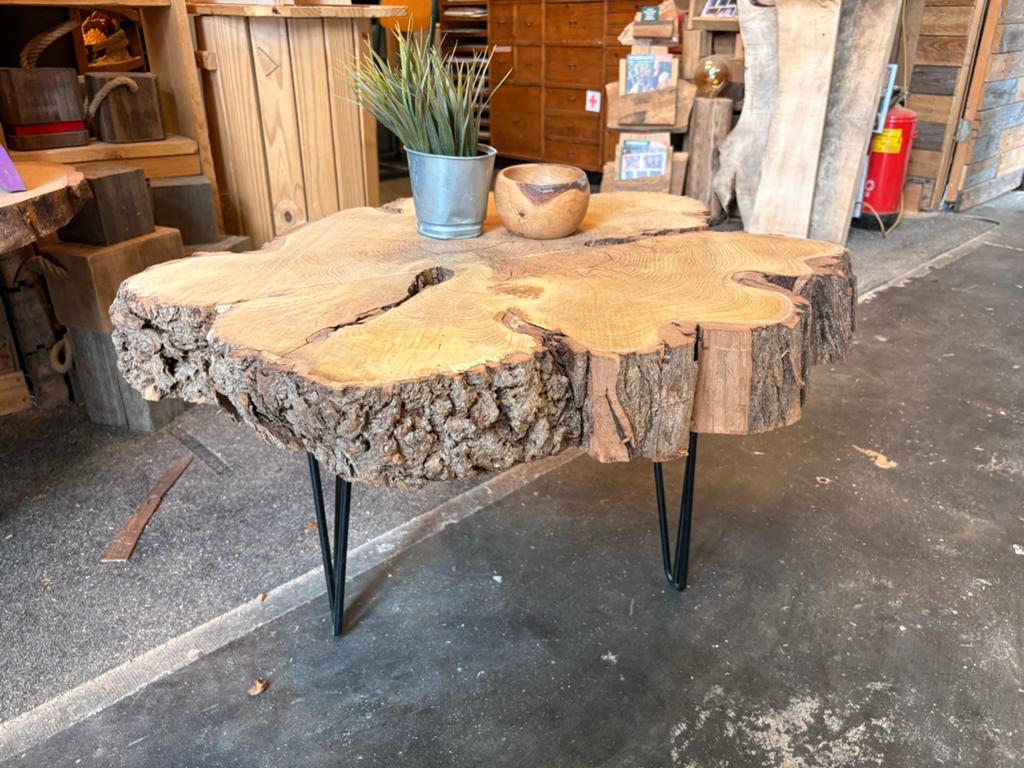 Unieke boomstam salontafel met metalen poten, Ophalen, 100 tot 150 cm, Nieuw, Overige materialen