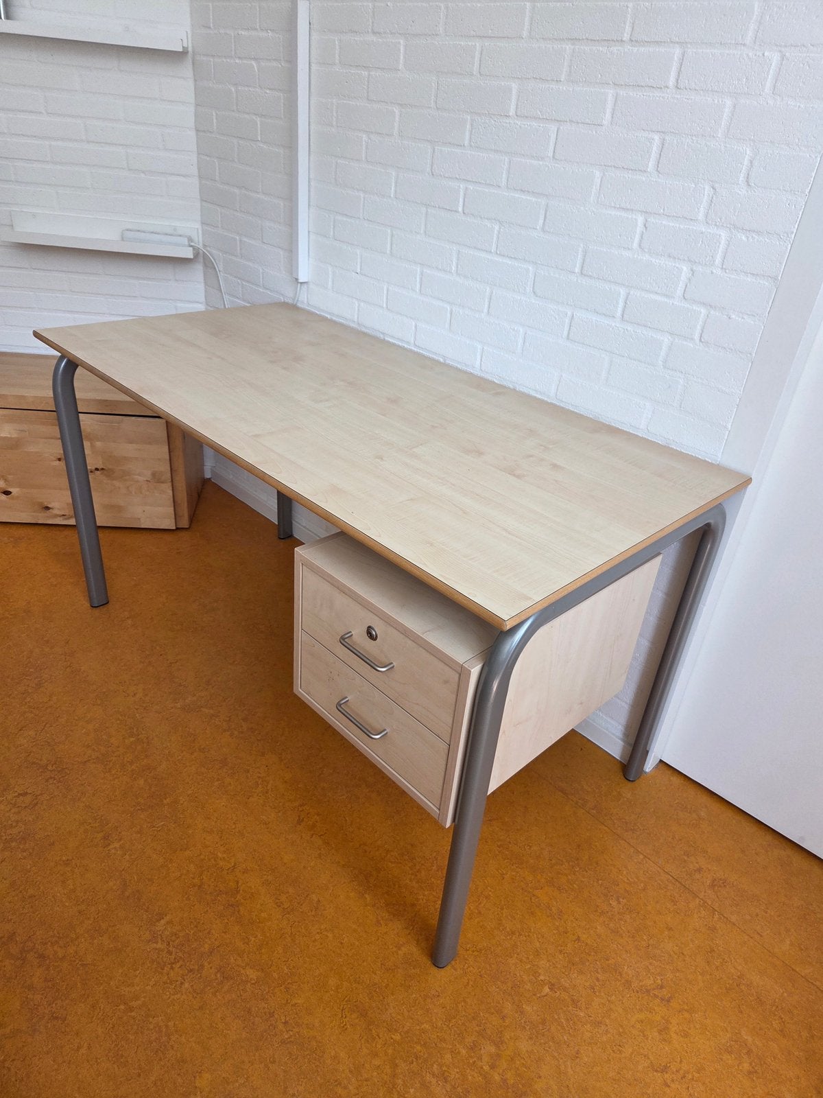 Bureau  (2x) Orion Schilte, Ophalen, Scandinavisch, Zo goed als nieuw, 70 cm