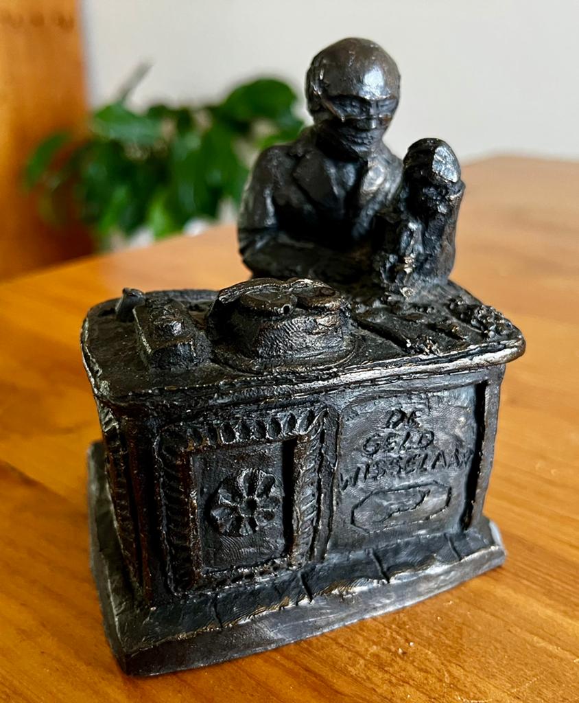 Beeldje “De Geldwisselaar” ontwerper Janneke Ros., Antiek en Kunst, Kunst | Beelden en Houtsnijwerken, Minder dan 20 cm, Art deco
