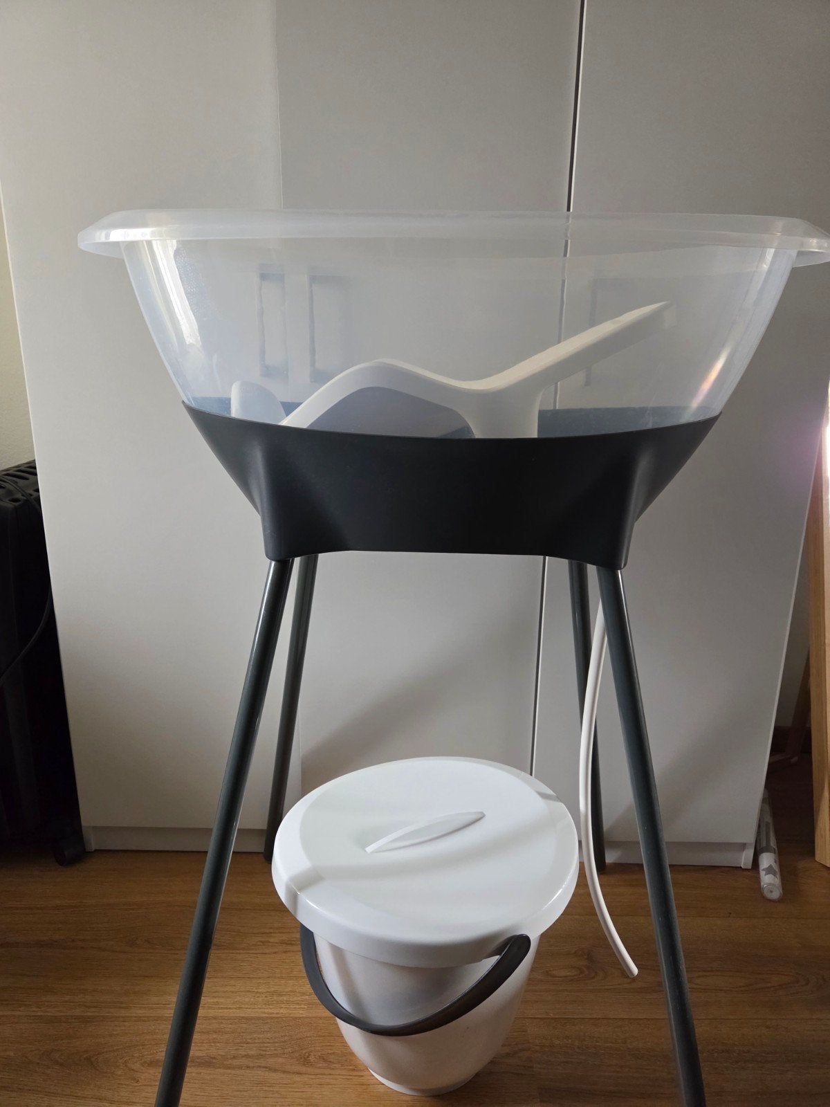 Luma babybadje met standaard en emmer – complete set, Ophalen, Gebruikt, Badje, Prenatal