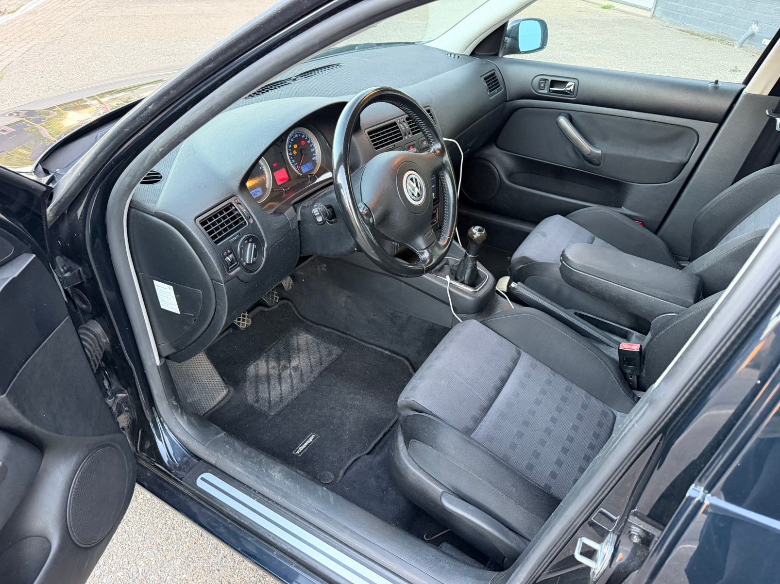 Volkswagen Bora 2.0 Highline 2004 Blauw dealer onderhouden, Auto's, Stof, 4 cilinders, 1984 cc, Blauw