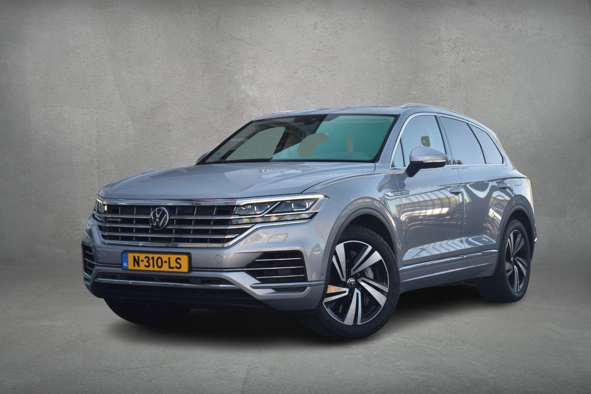 Volkswagen Touareg 3.0 TSi eHybrid 4MOTION | Trekhaak | Luch, Automaat, Gebruikt, 2995 cc, 4x4