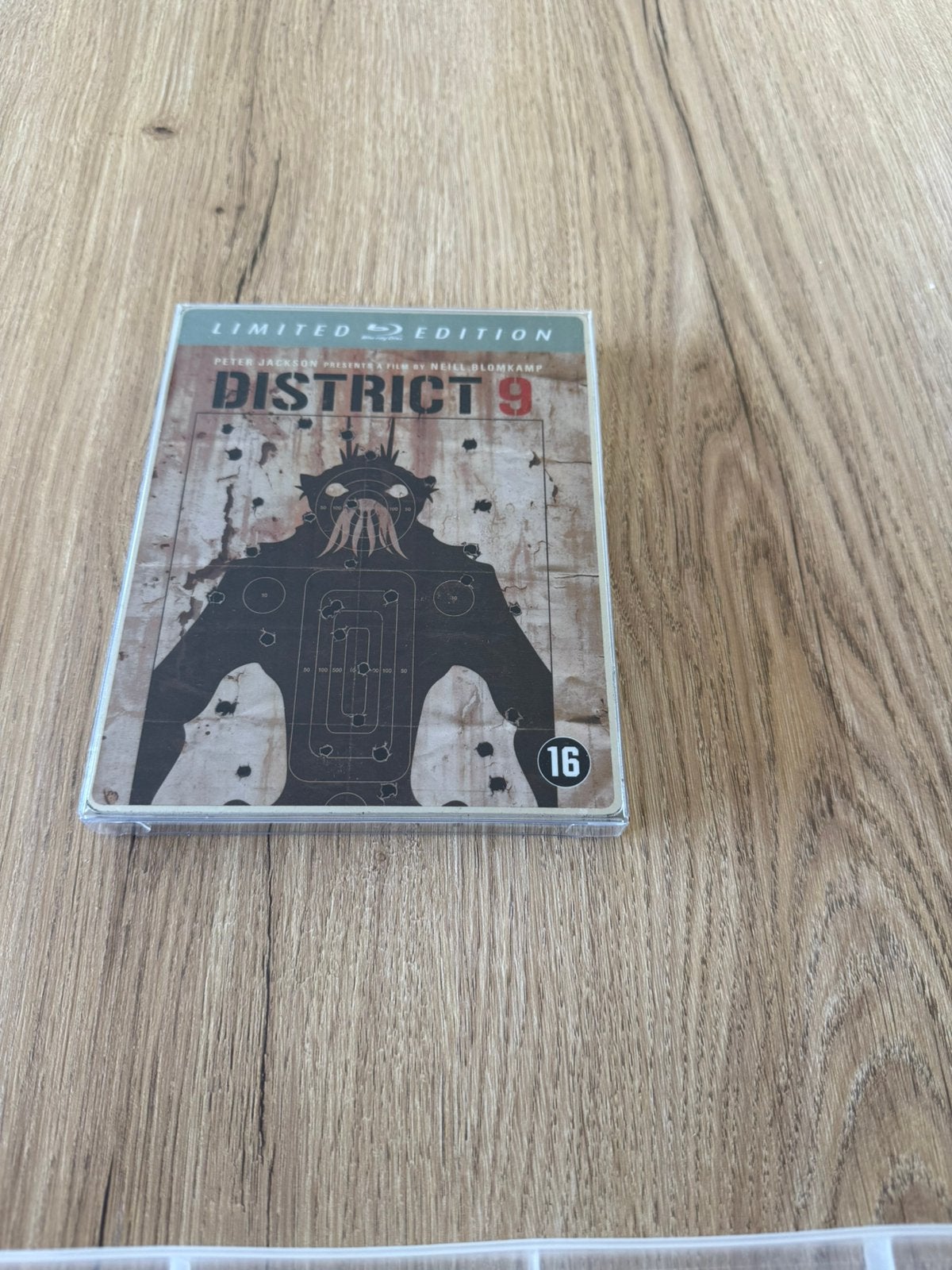 District 9, Verzenden, Zo goed als nieuw, Actie