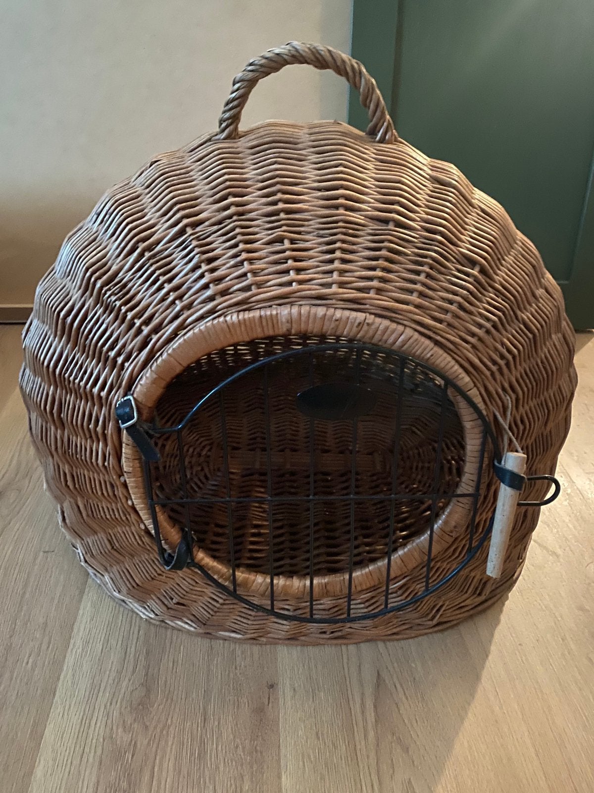 Vintage rieten kattenmand / reismand met metalen deur, Ophalen, Gebruikt, Riet