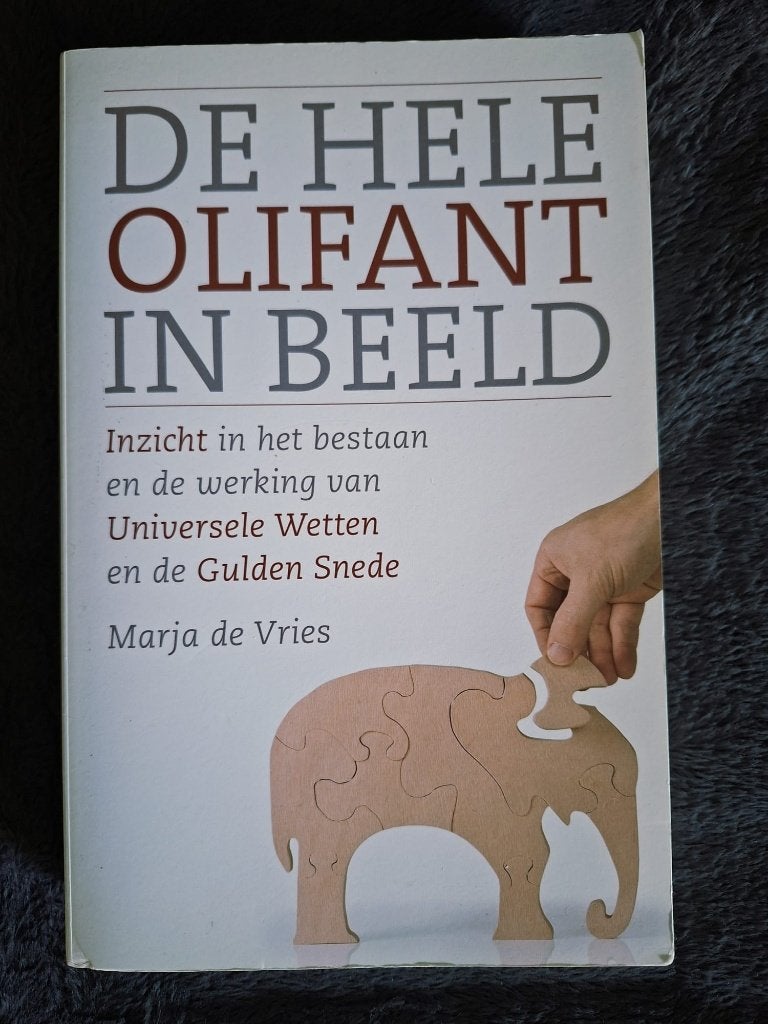 De hele olifant in beeld Marja de Vries, Ophalen of Verzenden, Zo goed als nieuw, Spiritualiteit algemeen, Achtergrond en Informatie