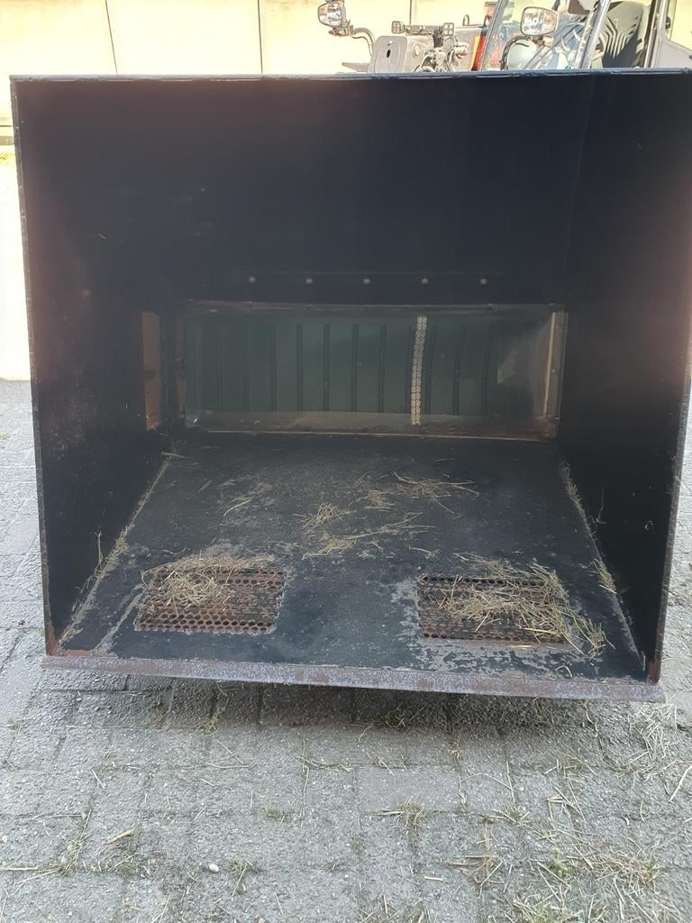 Zaagselbak instrooi bak Boreco. Meststrooier mestverspreider, Ophalen, Veehouderij, Weidebouw
